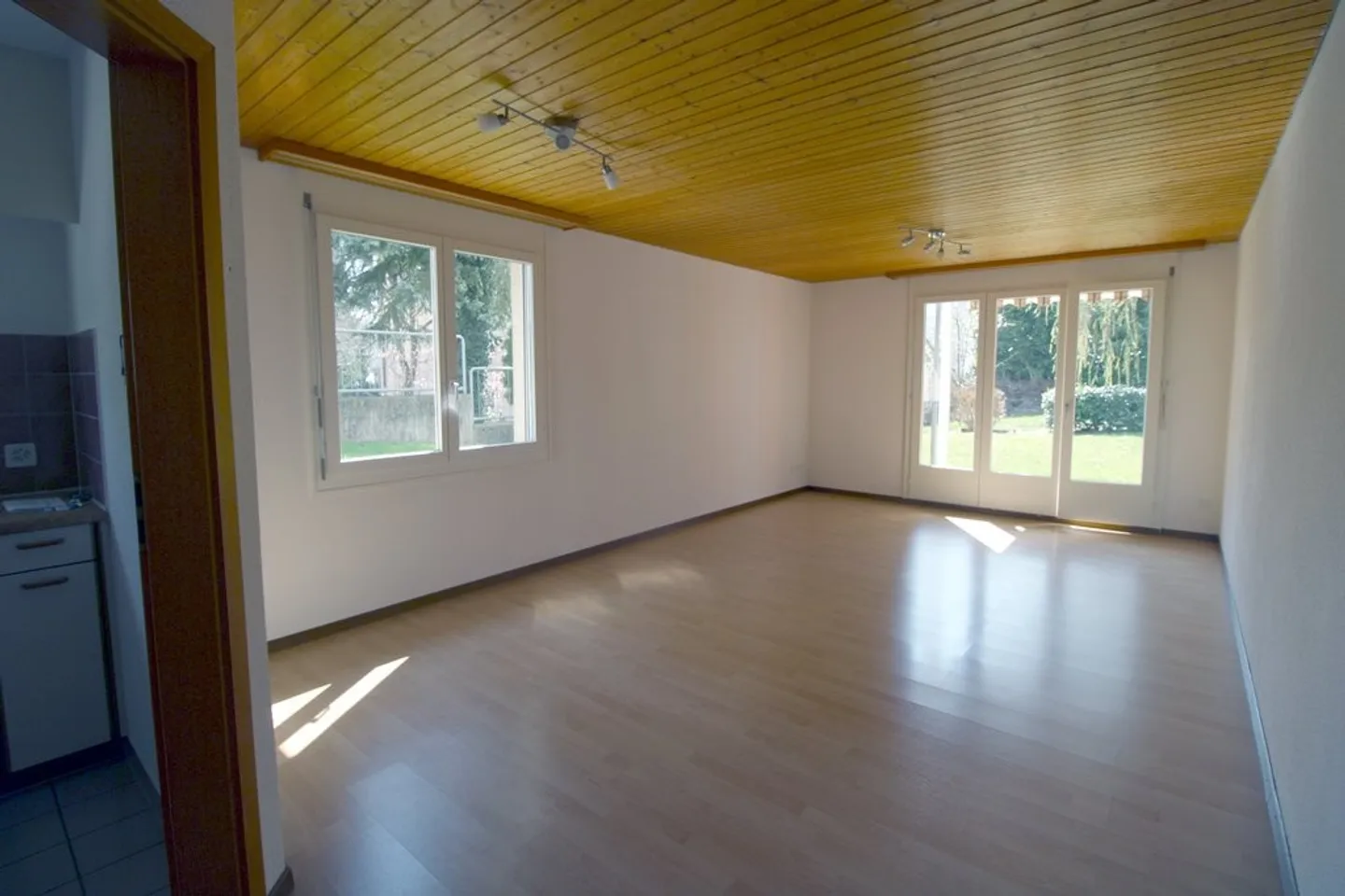 Appartement au rez-de-chaussée avec coin salon (orienté au sud) - Photo 2 sur 9