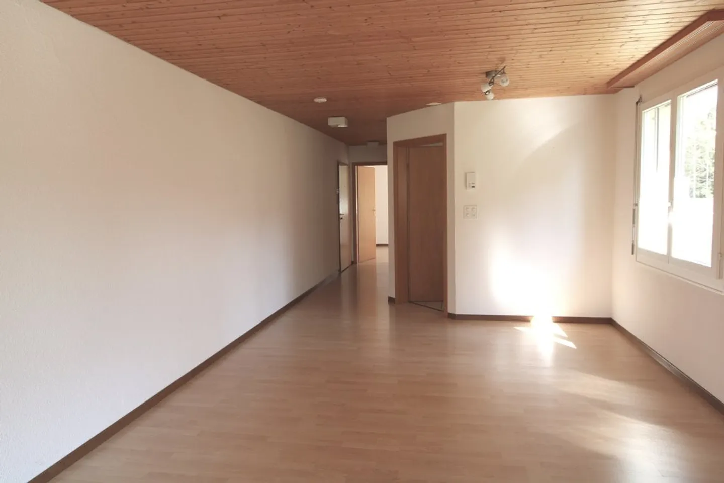 Appartement au rez-de-chaussée avec coin salon (orienté au sud) - Photo 3 sur 9