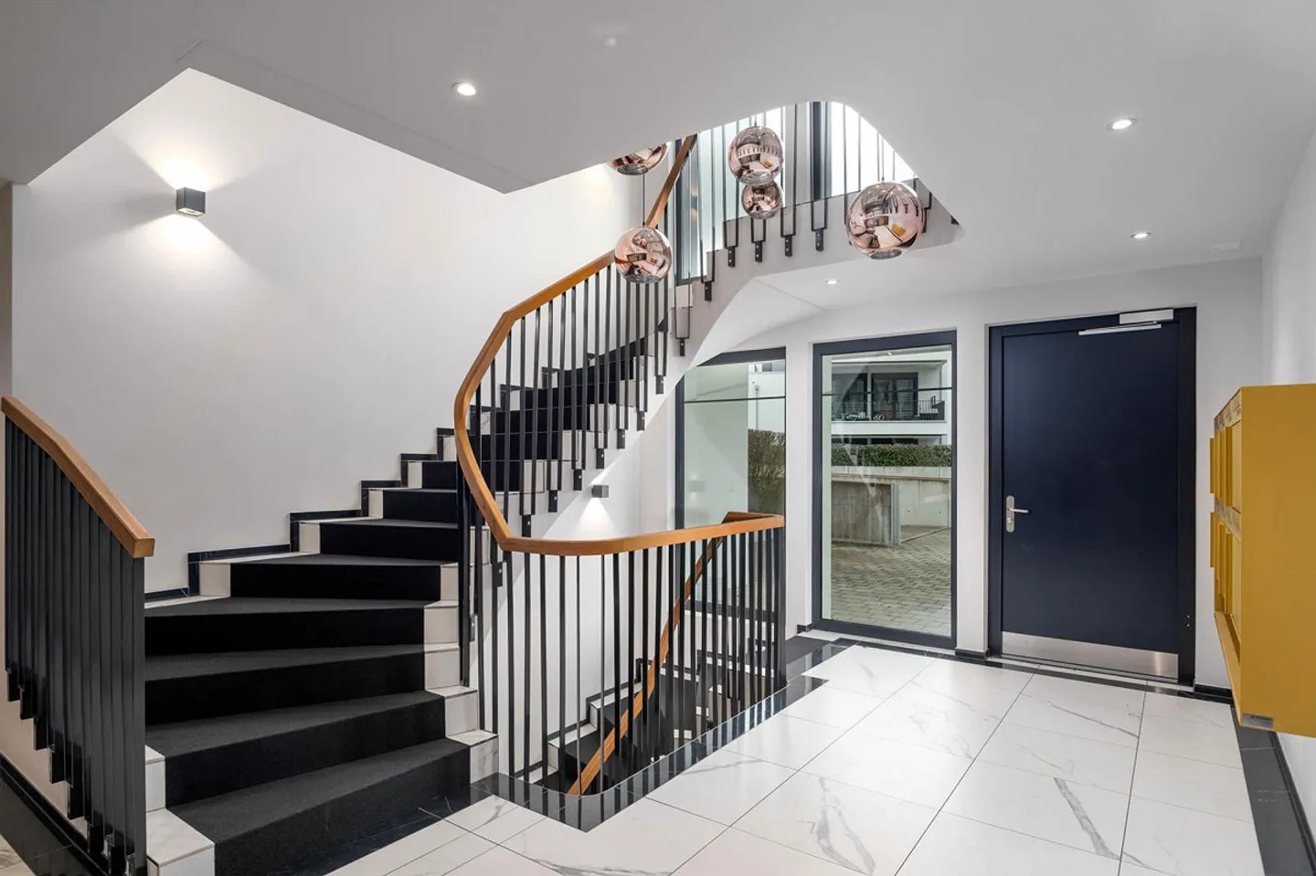 Exclusive 3½-Room Garden Apartment... - Photo 2 of 18