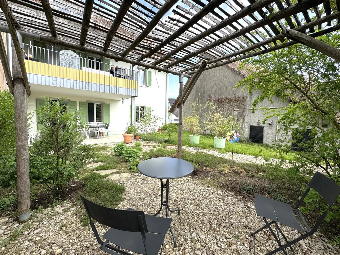 Appartamento giardino elegante e quasi nuovo - Foto 3 di 14