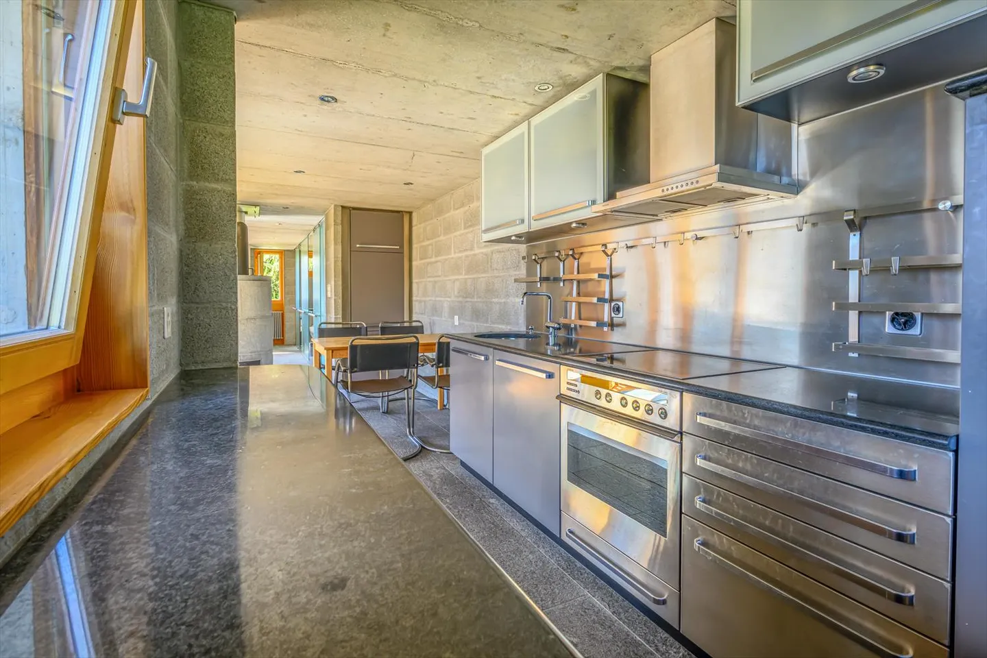 Chalet di architetto in stile contemporaneo, concetto originale, tutto in trasparenza - Foto 15 di 24