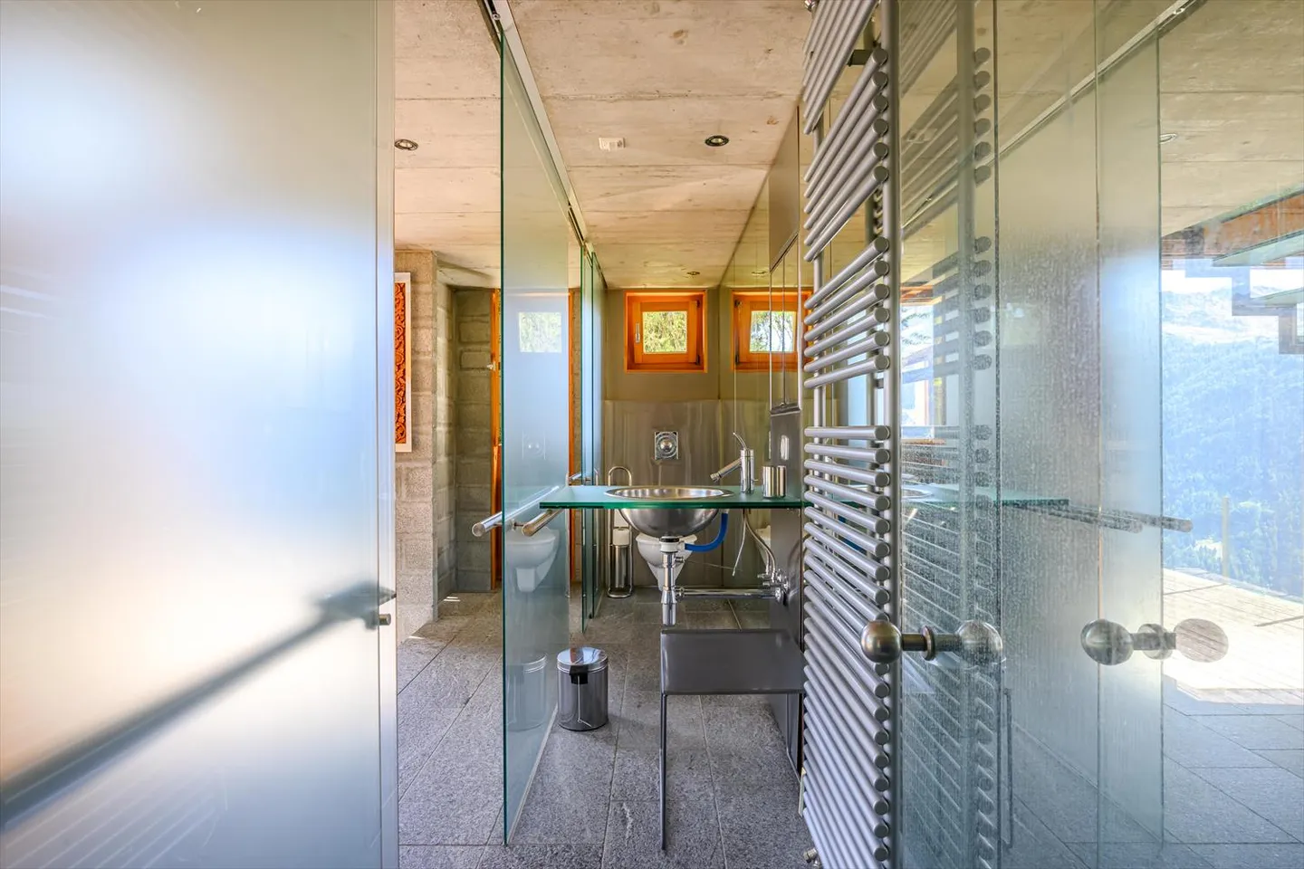 Chalet di architetto in stile contemporaneo, concetto originale, tutto in trasparenza - Foto 18 di 24