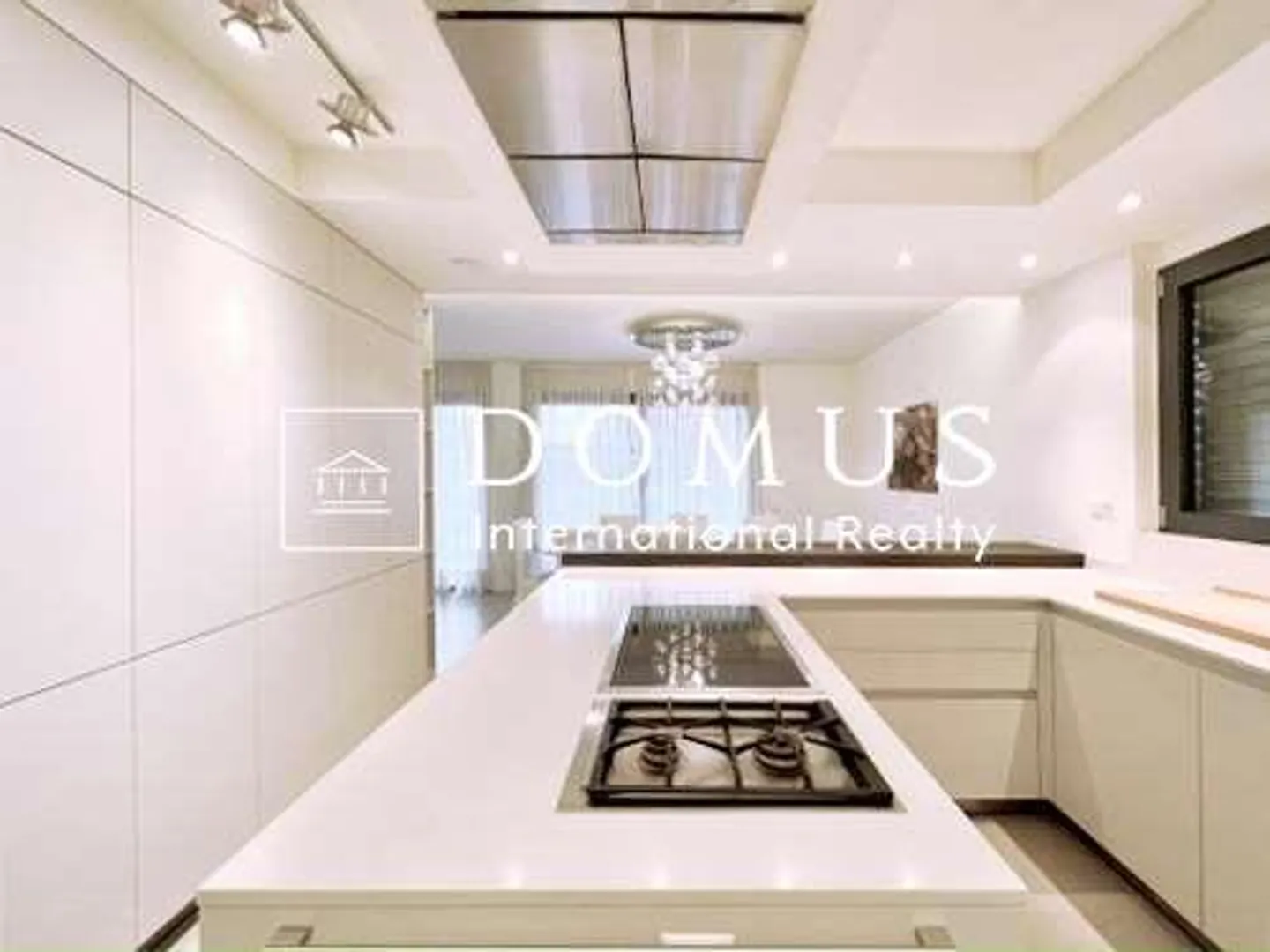 Elegant 4.5 Apartment in Collina d'Oro - Photo 4 of 13
