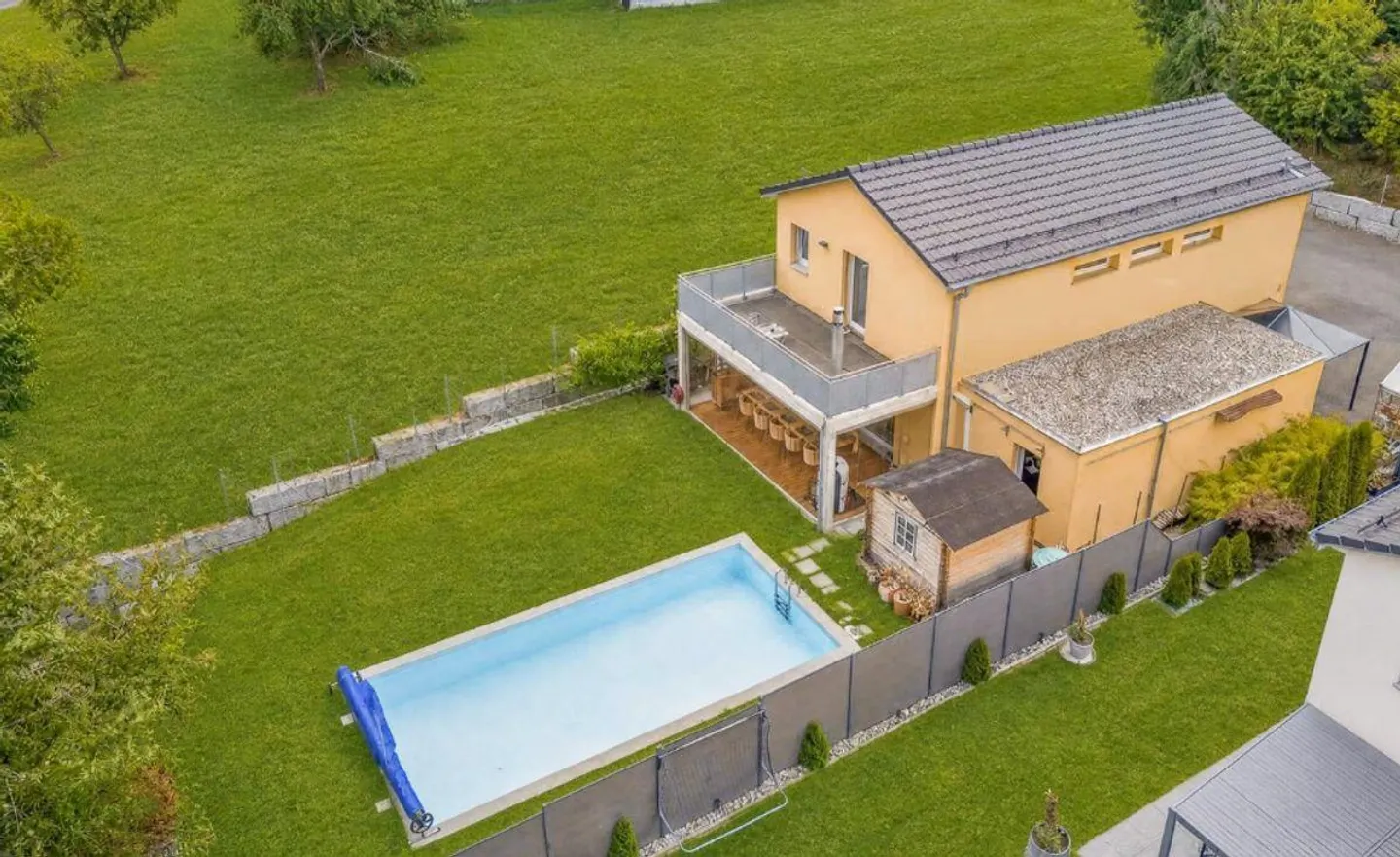 Villa familiare recente con piscina riscaldata e vista libera - Foto 1 di 13