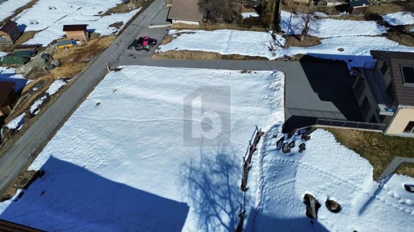 SUNNY AND QUIET LOCATION - Photo 2 of 4