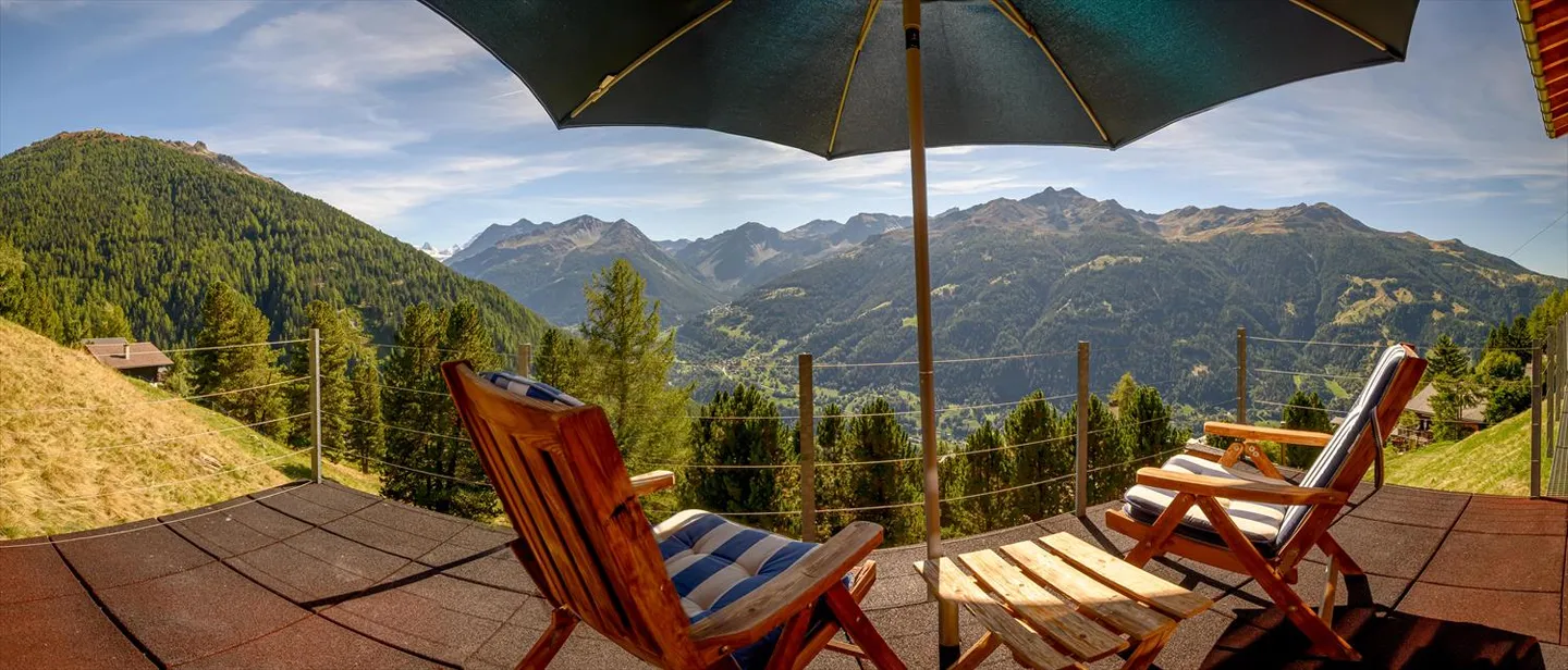 Chalet di architetto in stile contemporaneo, concetto originale, tutto in trasparenza - Foto 23 di 24