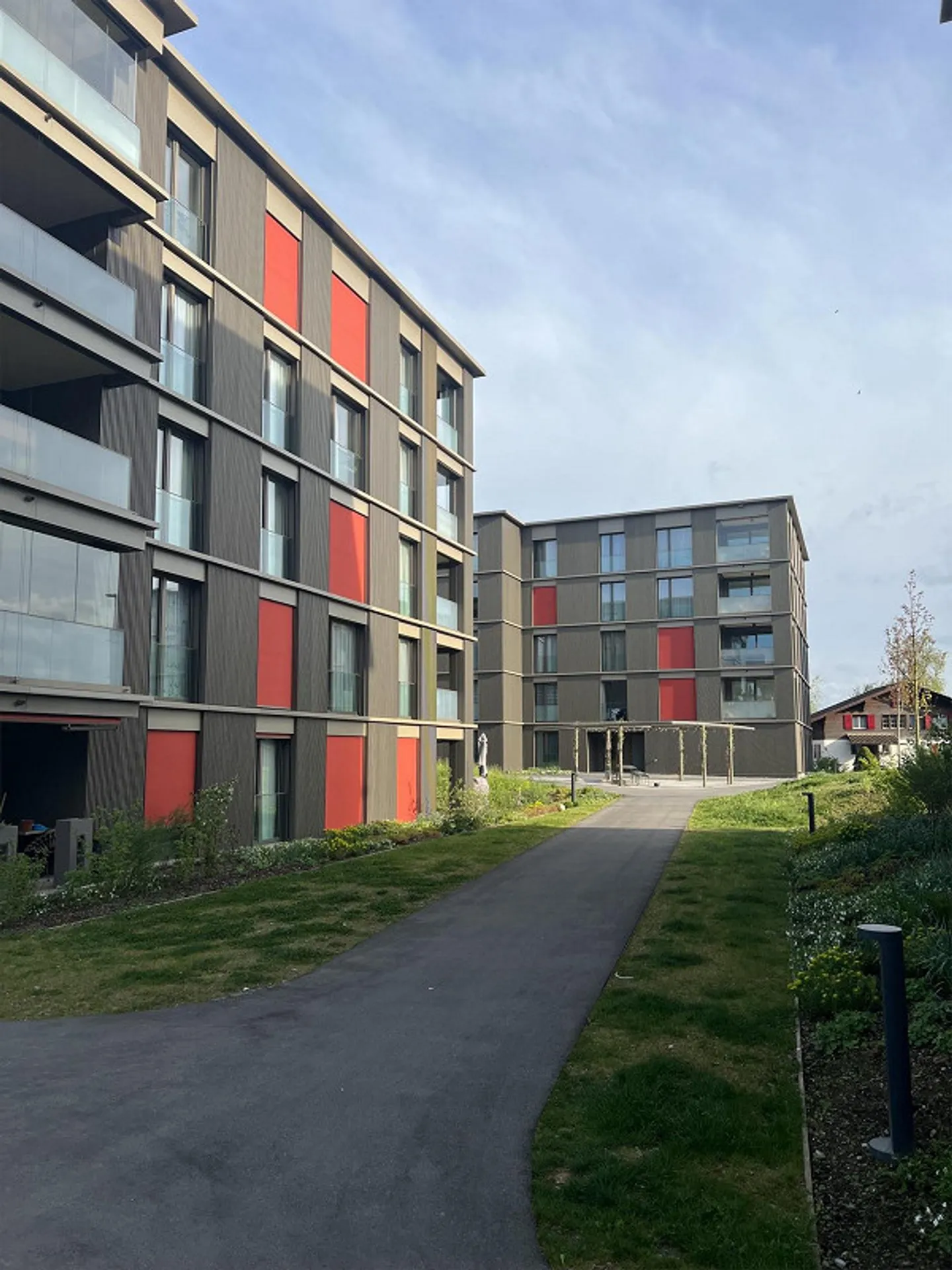 Appartement moderne 2 1/2 pièces - entièrement meublé et comme neuf. - Photo 1 sur 20