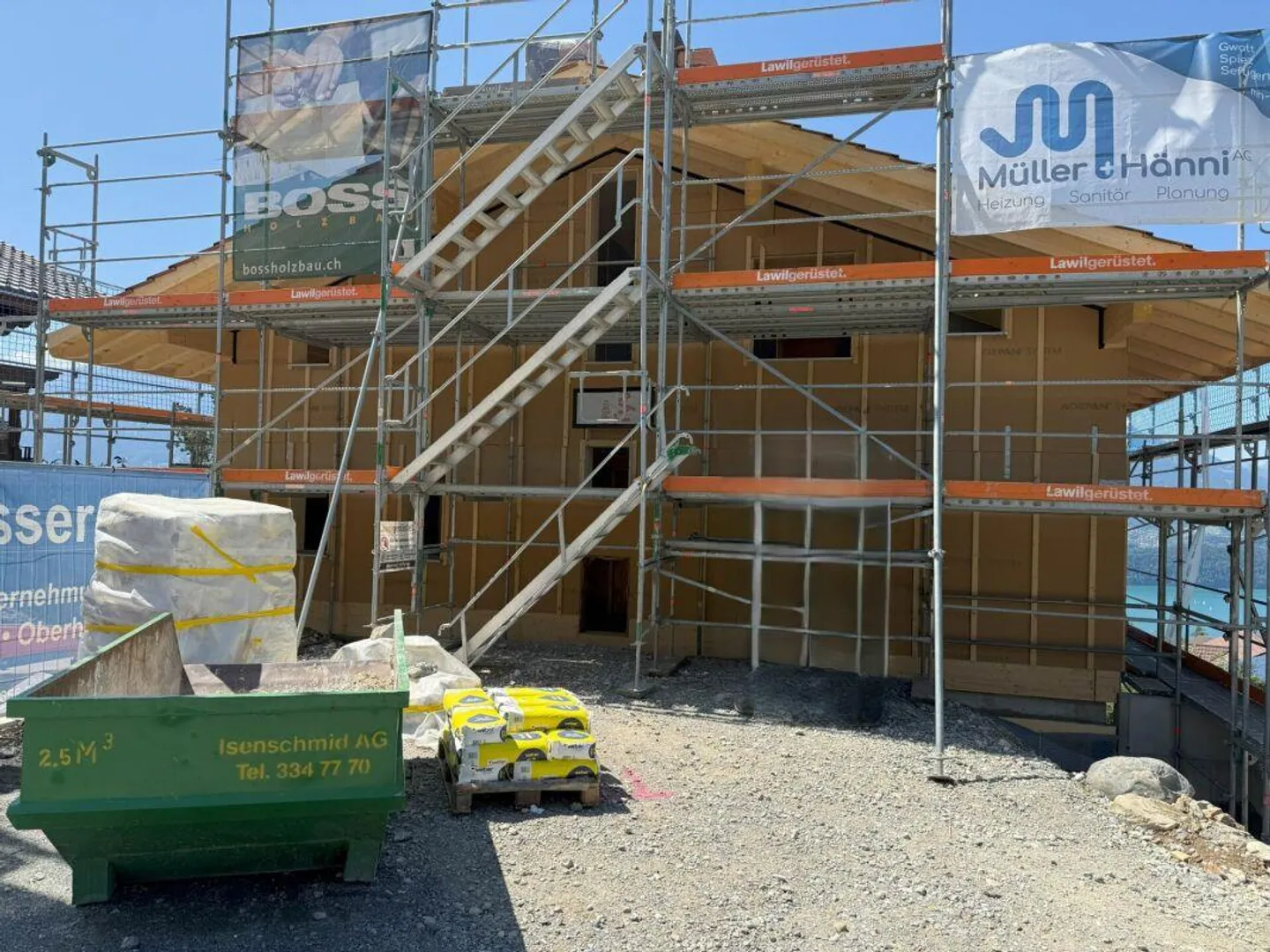 L'arredamento interno e la vista aspettano i nuovi proprietari - Foto 8 di 14