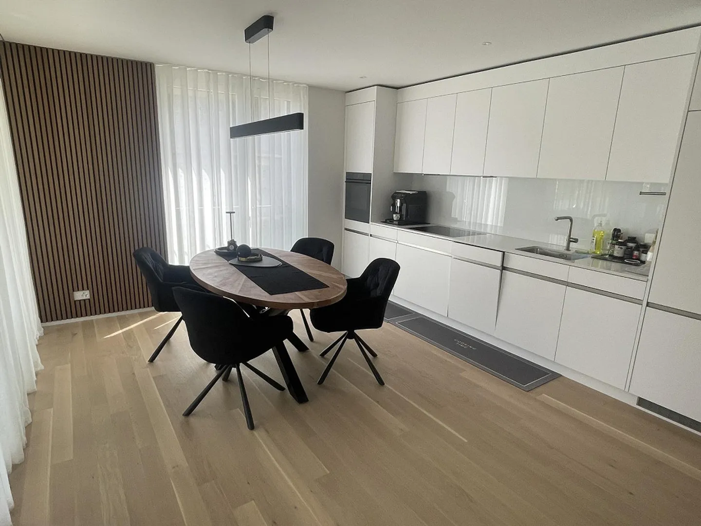 Appartement moderne 2 1/2 pièces - entièrement meublé et comme neuf. - Photo 3 sur 20