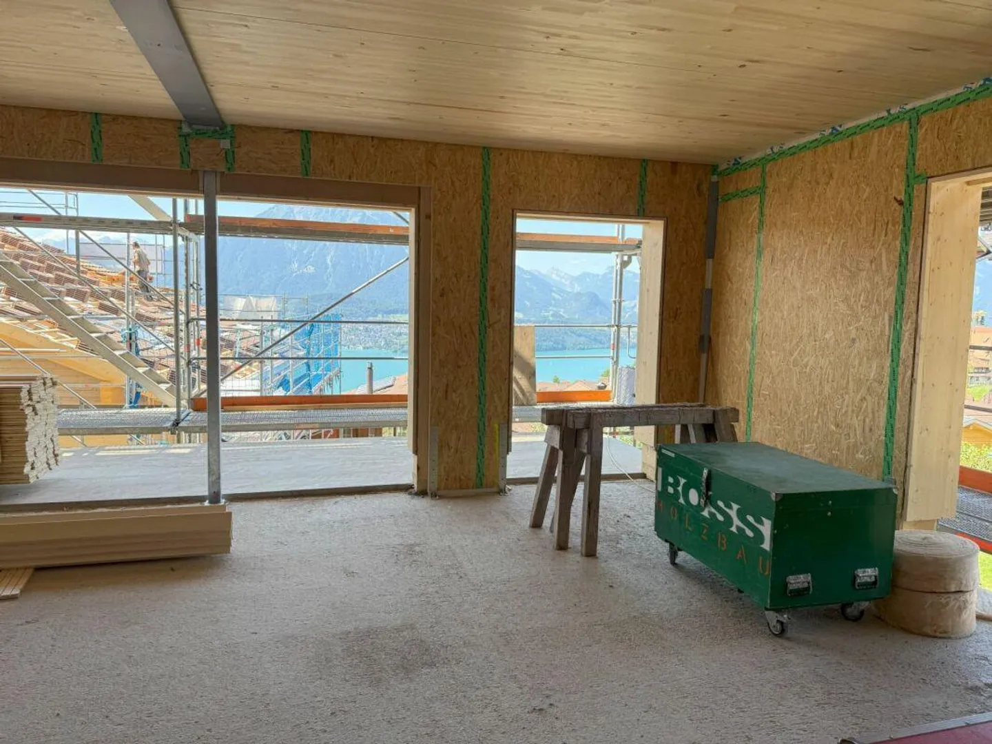 L'arredamento interno e la vista aspettano i nuovi proprietari - Foto 9 di 14