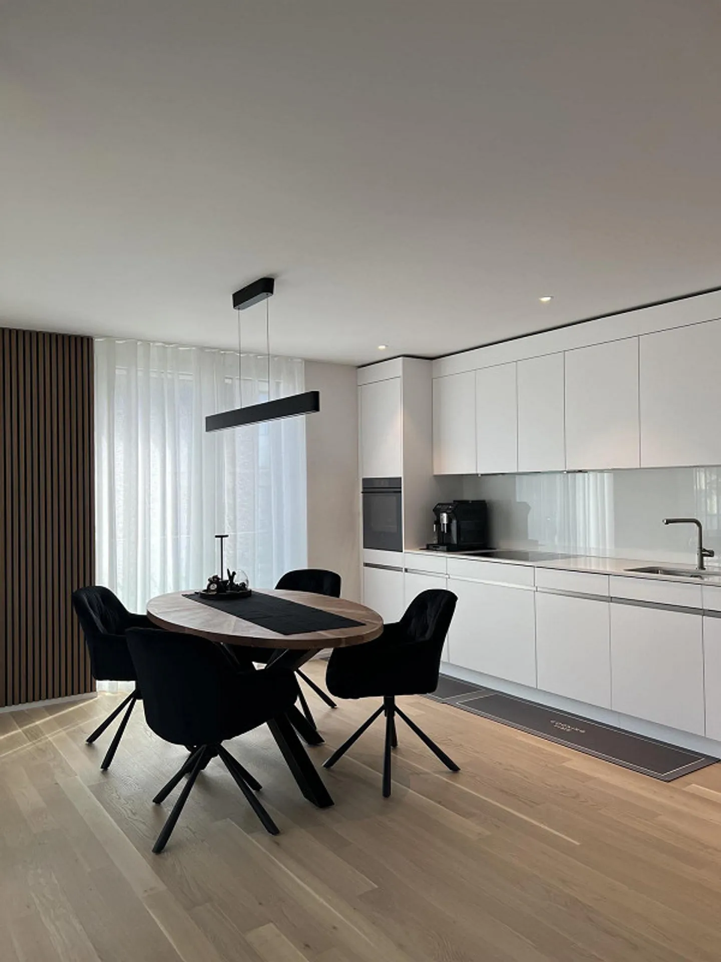 Appartement moderne 2 1/2 pièces - entièrement meublé et comme neuf. - Photo 4 sur 20
