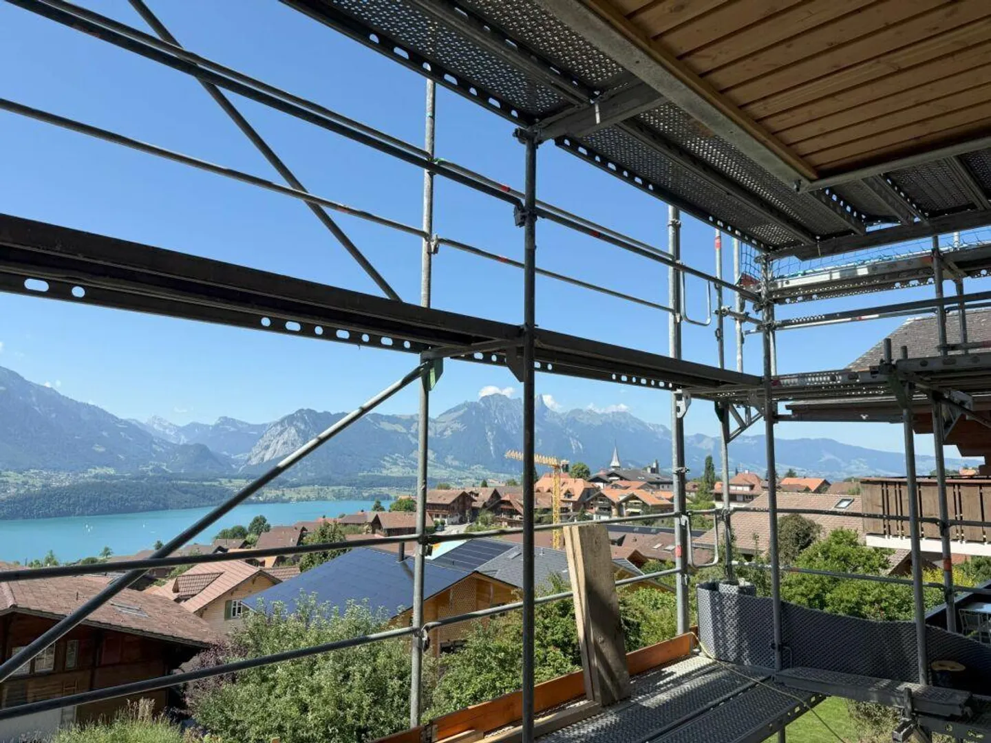 L'arredamento interno e la vista aspettano i nuovi proprietari - Foto 14 di 14