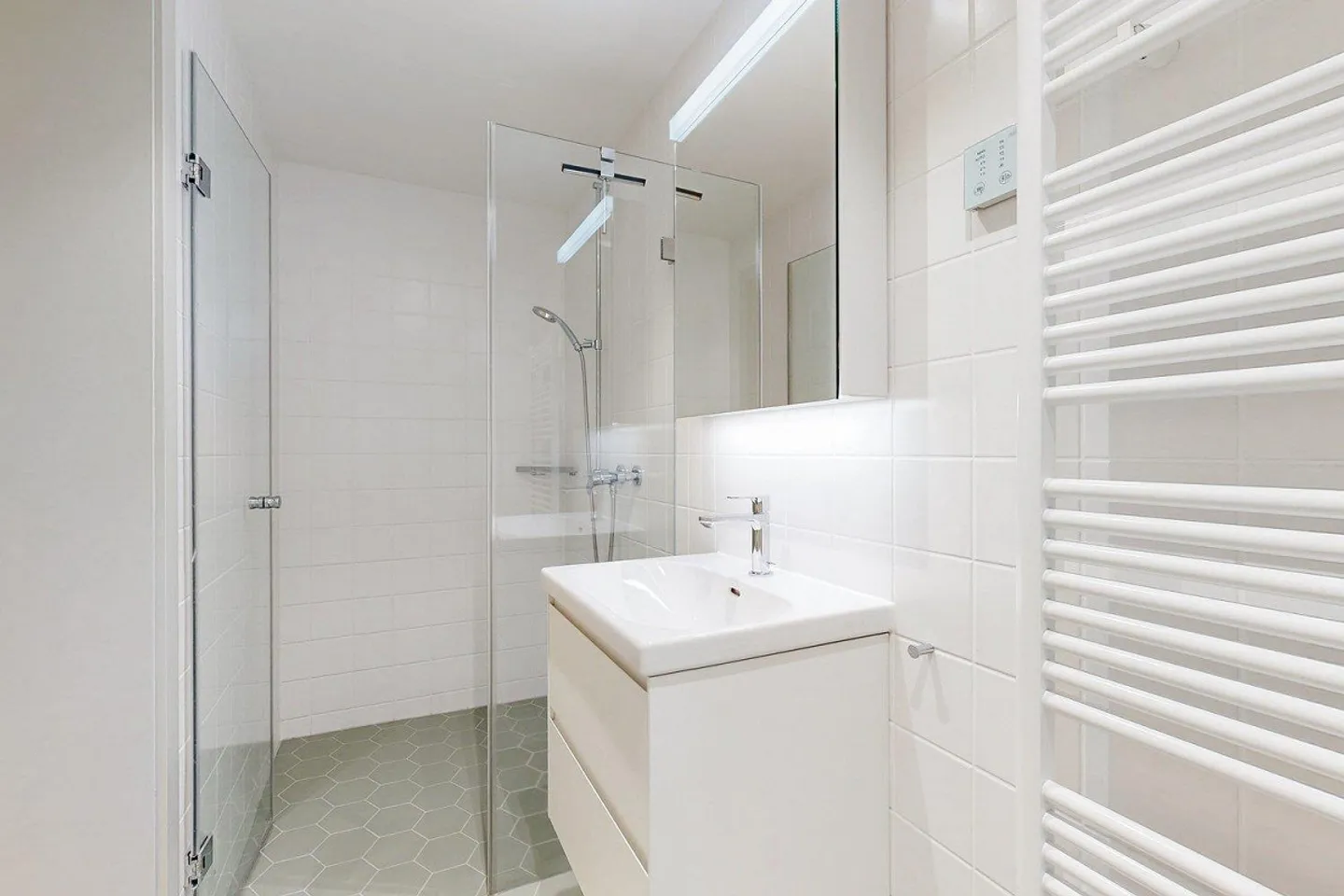 Exclusive penthouse apartment with spacious roof terrace in the heart of Zurich - Photo 10 of 11
