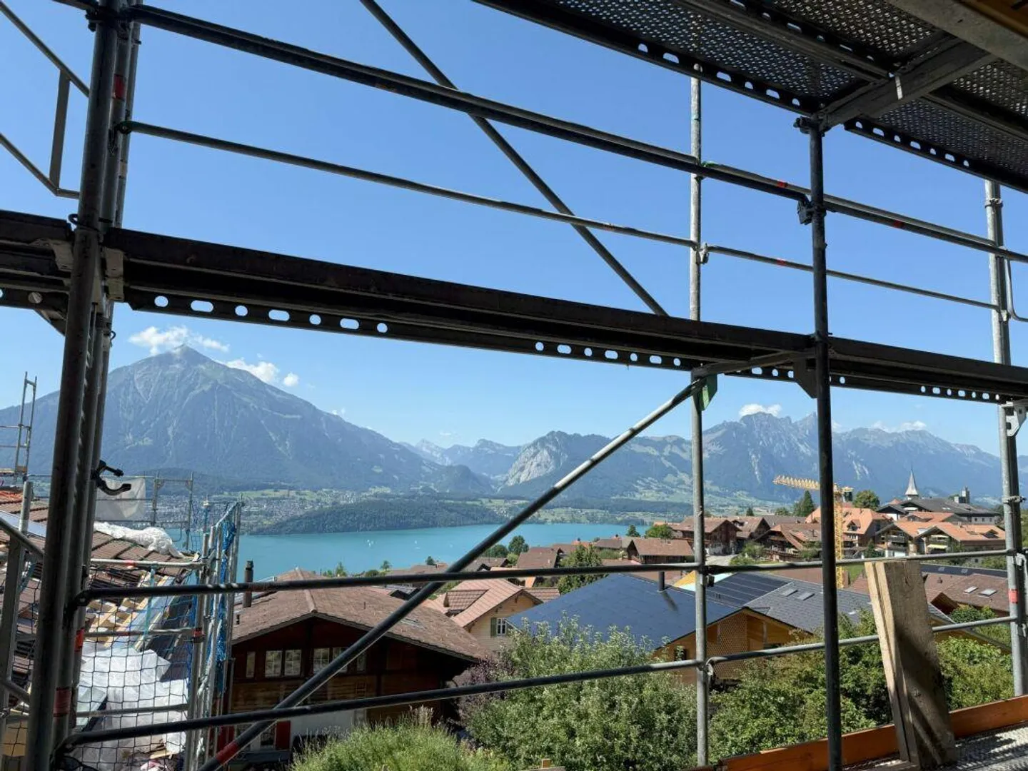 L'arredamento interno e la vista aspettano i nuovi proprietari - Foto 12 di 14