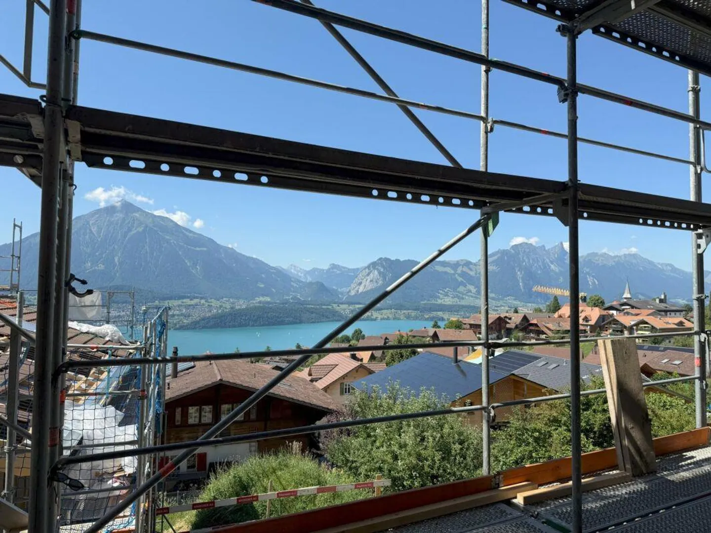 L'arredamento interno e la vista aspettano i nuovi proprietari - Foto 13 di 14