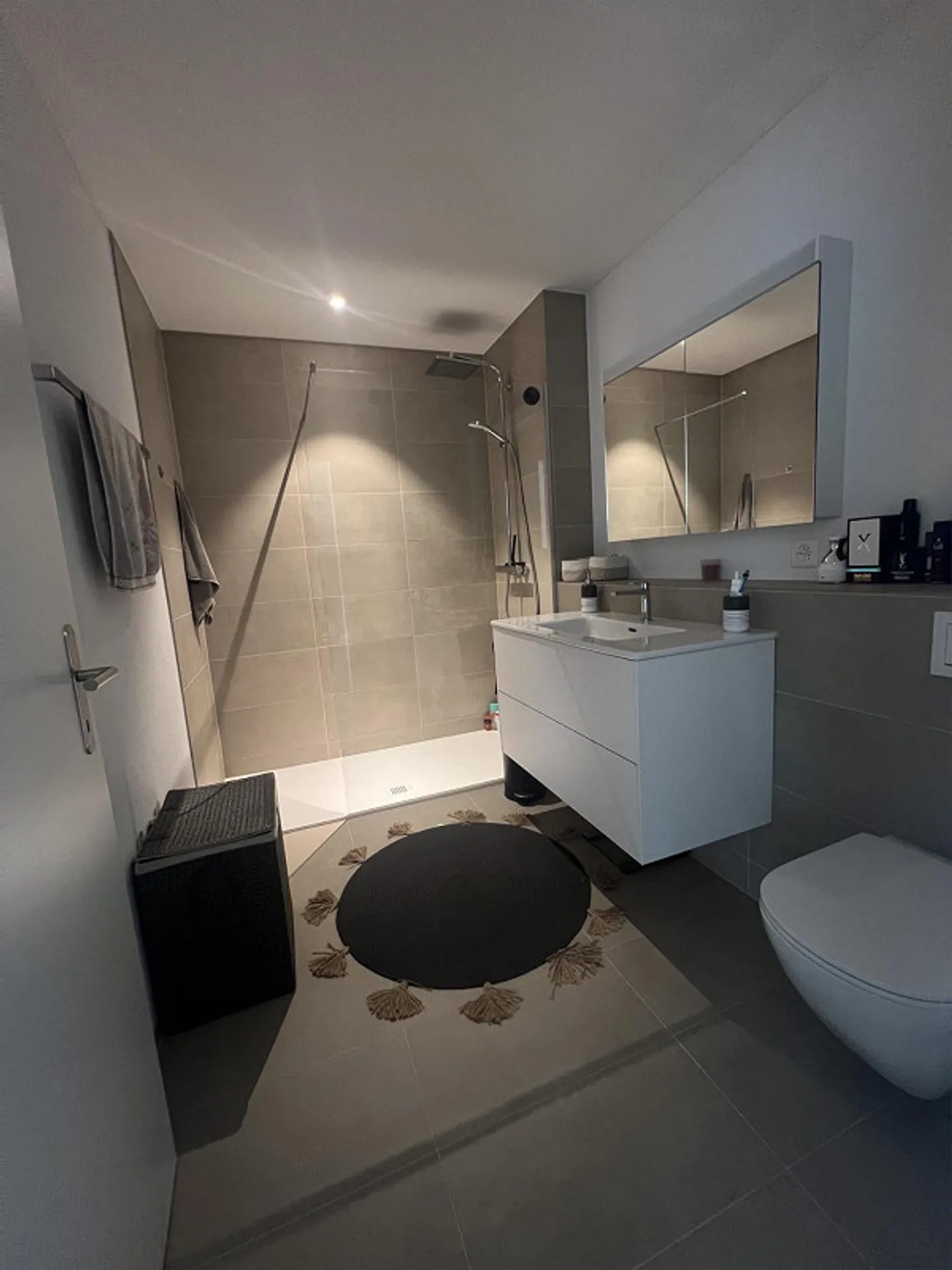 Appartement moderne 2 1/2 pièces - entièrement meublé et comme neuf. - Photo 10 sur 20