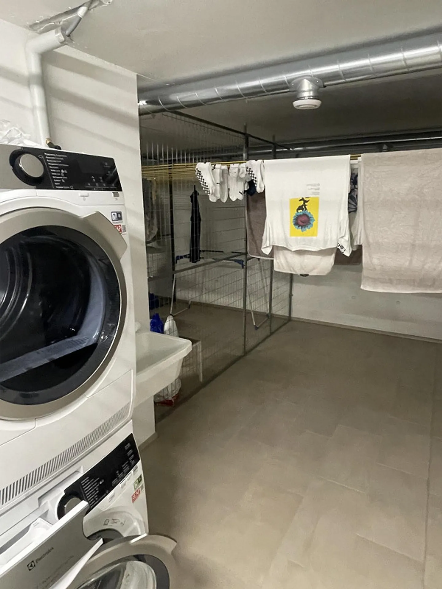 Appartement moderne 2 1/2 pièces - entièrement meublé et comme neuf. - Photo 19 sur 20