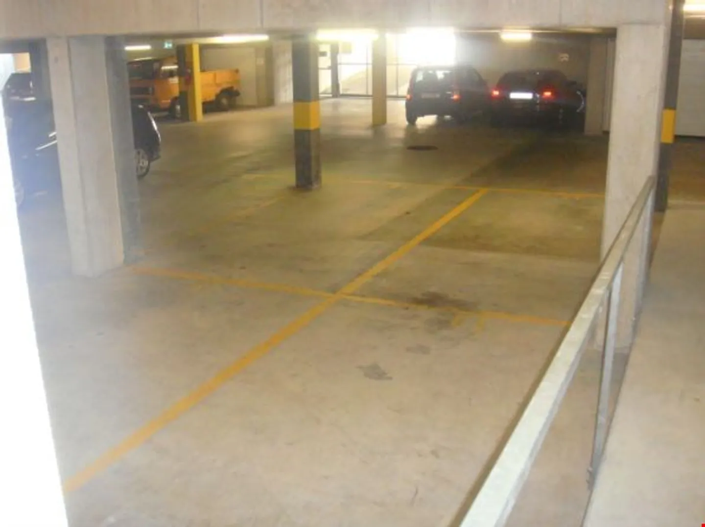 Parking space in underground garage near train station - Photo 2 of 3