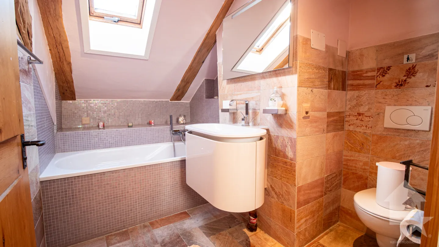 Stunning duplex penthouse in the center of the village - Photo 24 of 32