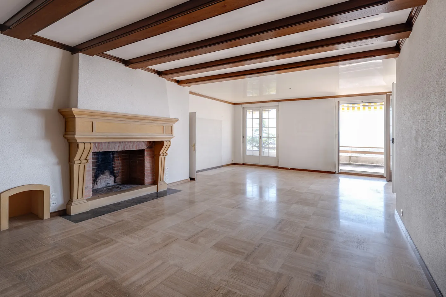 Penthouse de 9,5 pièces au-dessus de la ville de Bienne ! - Photo 2 sur 27