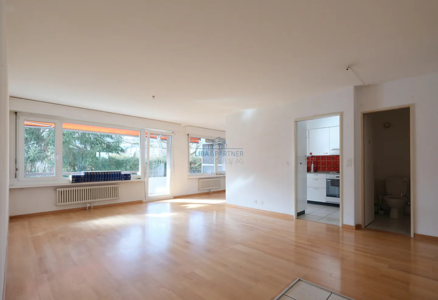 Charming 3½-room apartment with large balcony in Allschwil - Photo 3 of 9