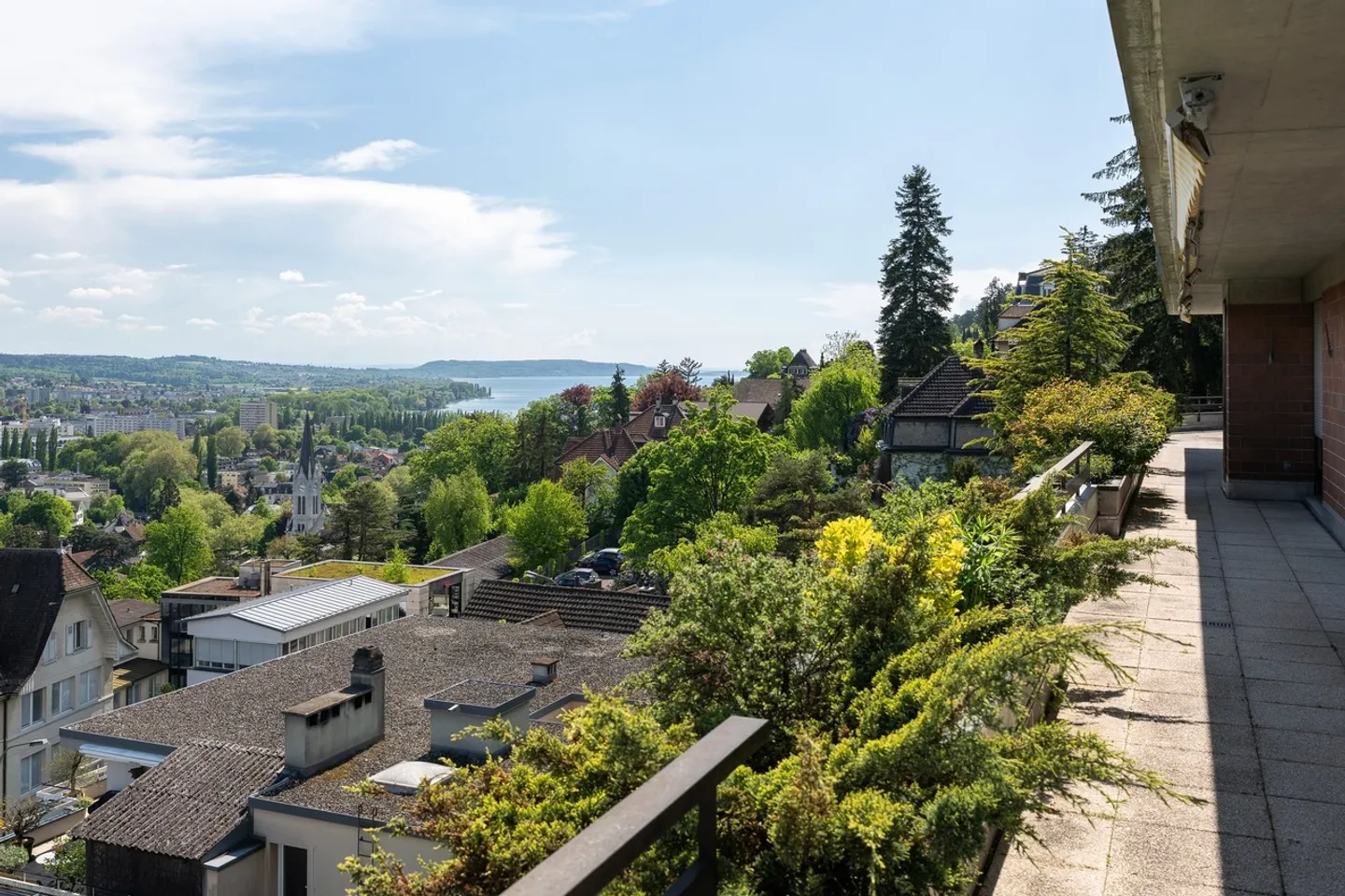 Penthouse de 9,5 pièces au-dessus de la ville de Bienne ! - Photo 8 sur 27