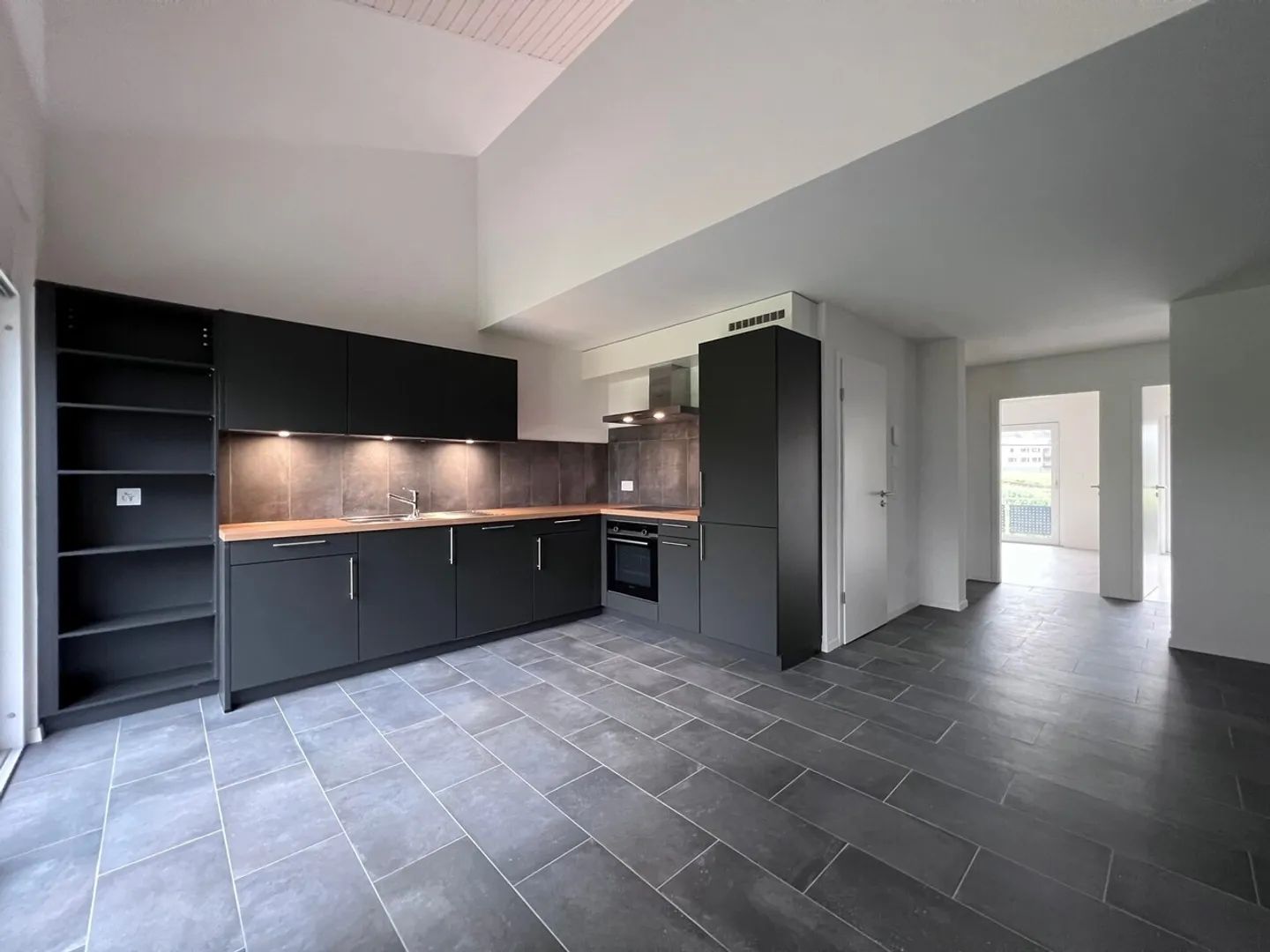 Appartement Duplex Charmant avec Balcon - Photo 2 sur 11