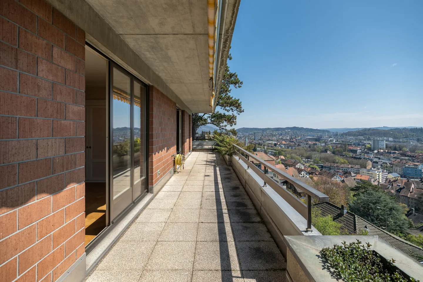 Penthouse de 9,5 pièces au-dessus de la ville de Bienne ! - Photo 9 sur 27