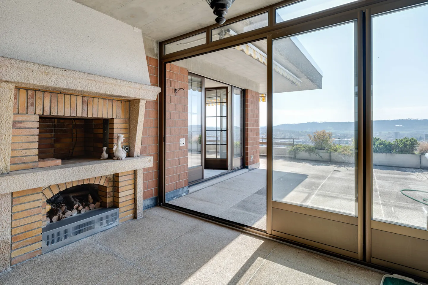 Penthouse de 9,5 pièces au-dessus de la ville de Bienne ! - Photo 7 sur 27