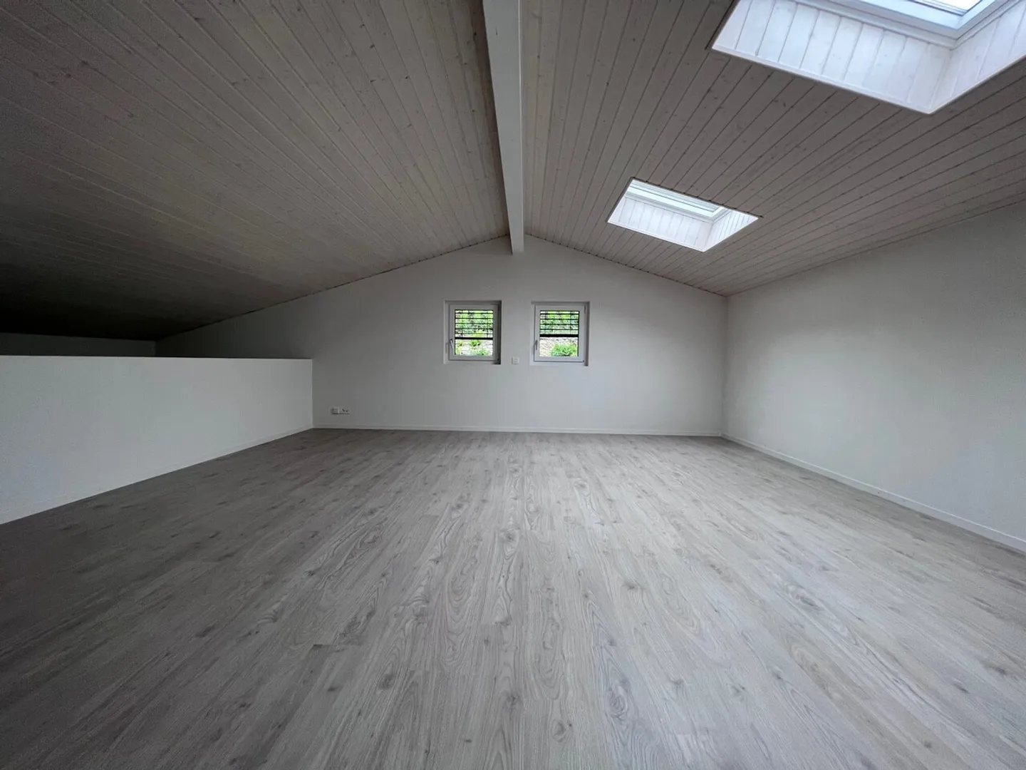 Appartement Duplex Charmant avec Balcon - Photo 4 sur 11