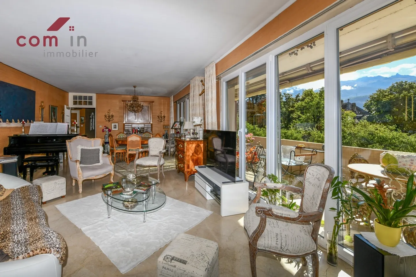 Appartement Élégant avec Vue Montagne - Photo 5 sur 11