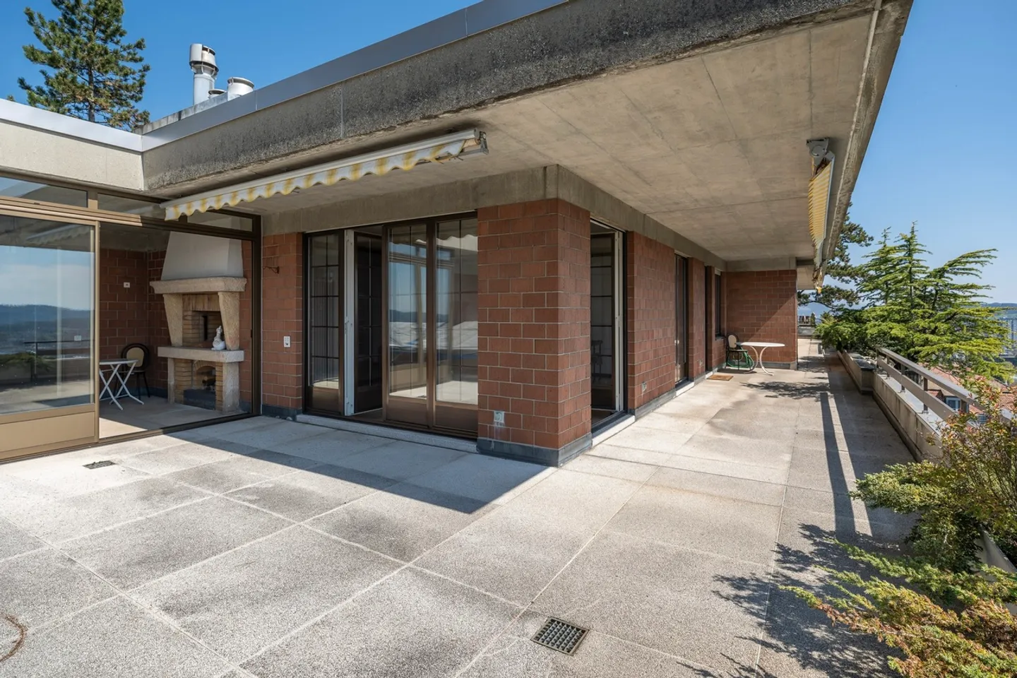 Penthouse de 9,5 pièces au-dessus de la ville de Bienne ! - Photo 10 sur 27