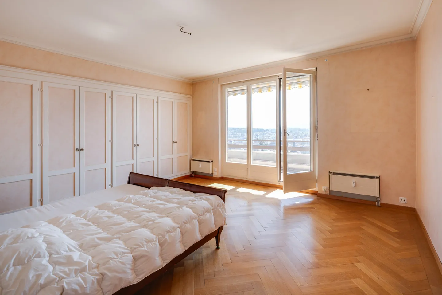 Penthouse de 9,5 pièces au-dessus de la ville de Bienne ! - Photo 13 sur 27