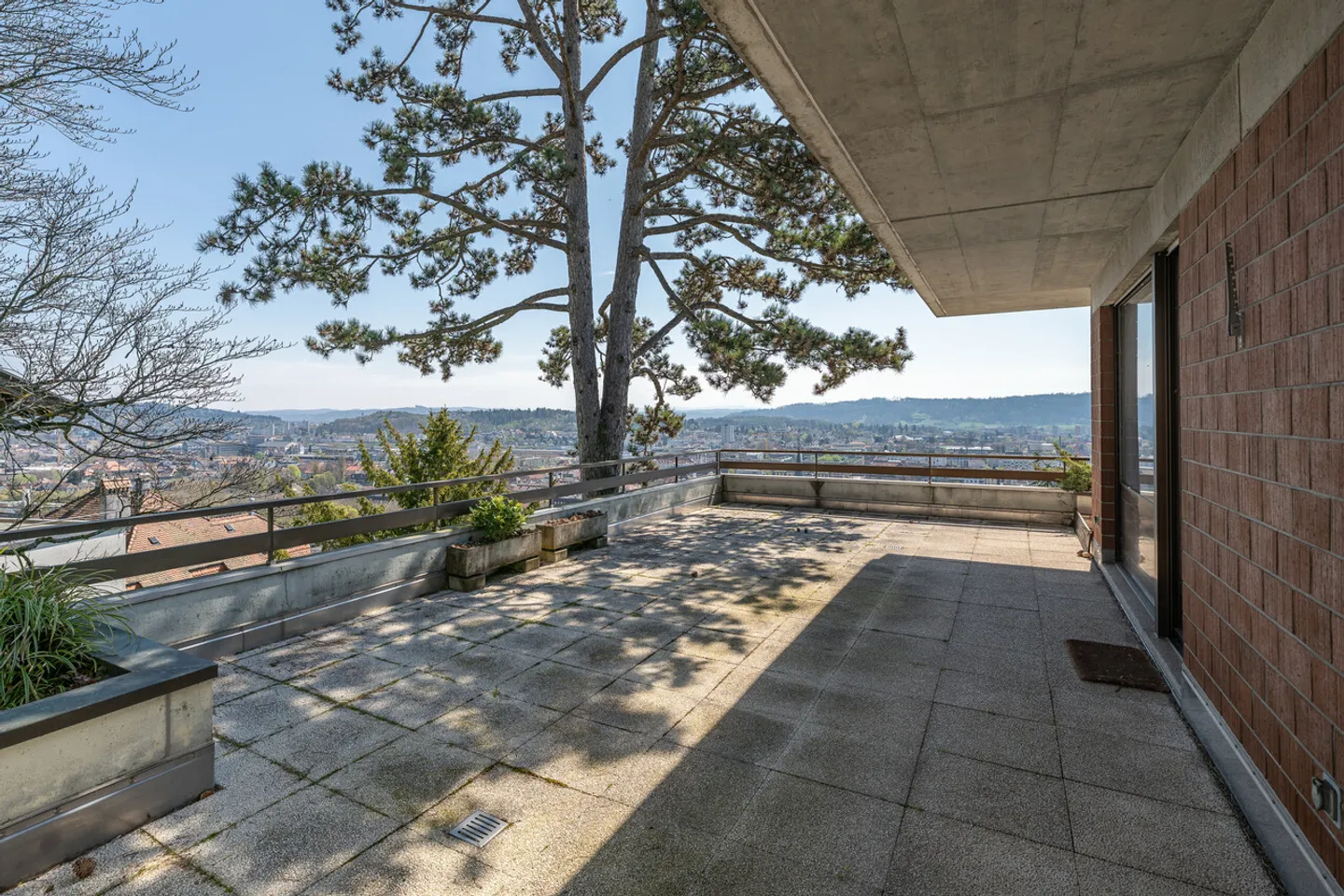 Penthouse de 9,5 pièces au-dessus de la ville de Bienne ! - Photo 23 sur 27