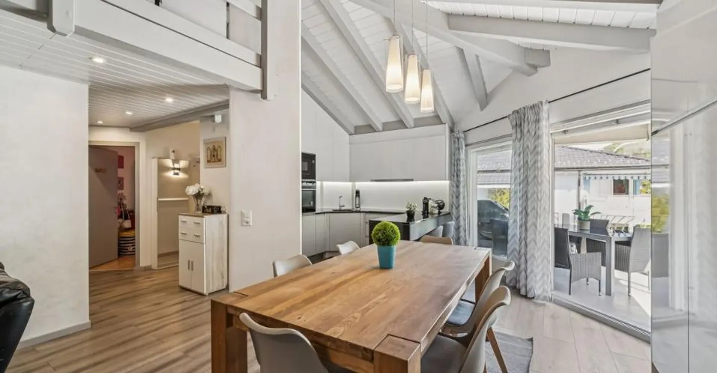 Attique rénové avec jardin privé - Photo 1 sur 11