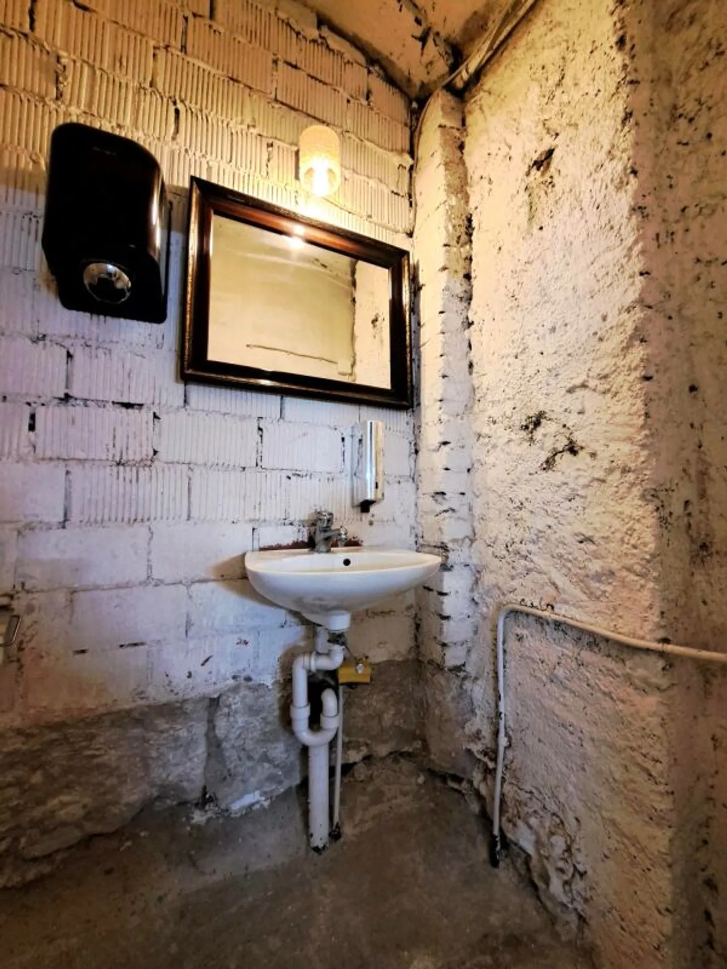 Mischgenutztes Gebäude mieten - Foto 2 von 9