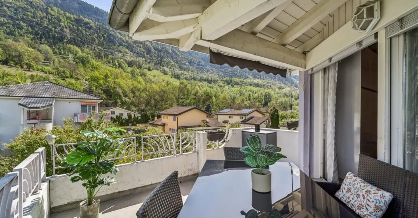 Attique rénové avec jardin privé - Photo 2 sur 11