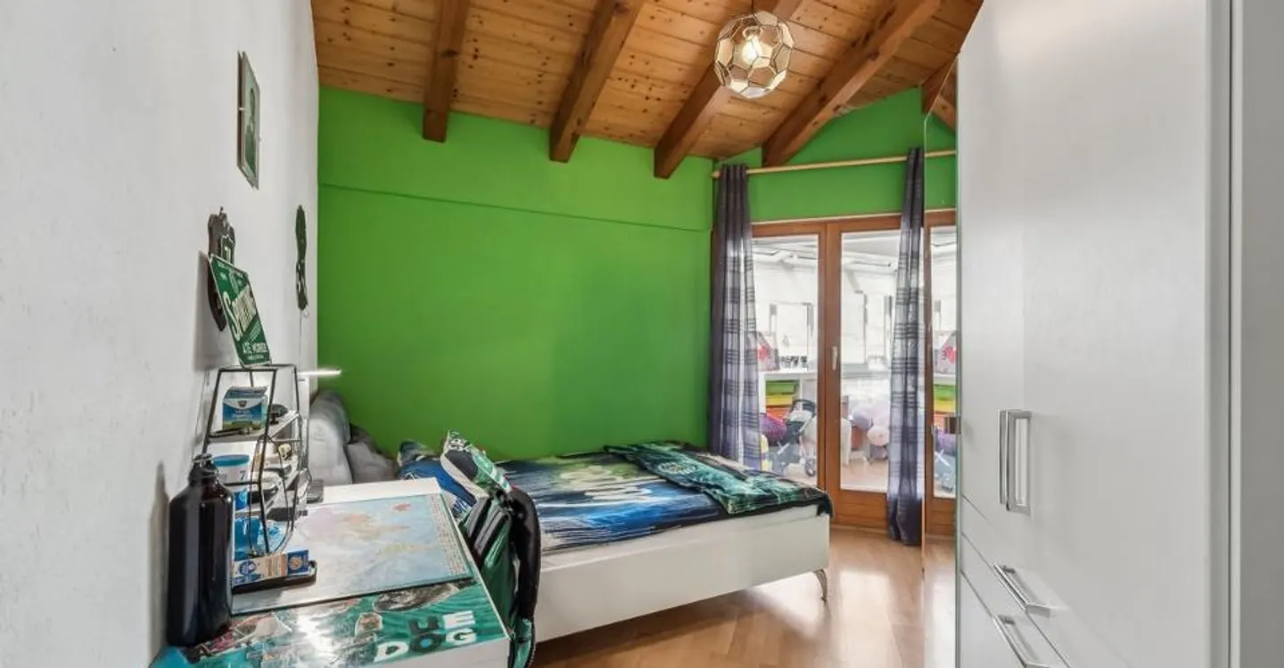 Attique rénové avec jardin privé - Photo 7 sur 11
