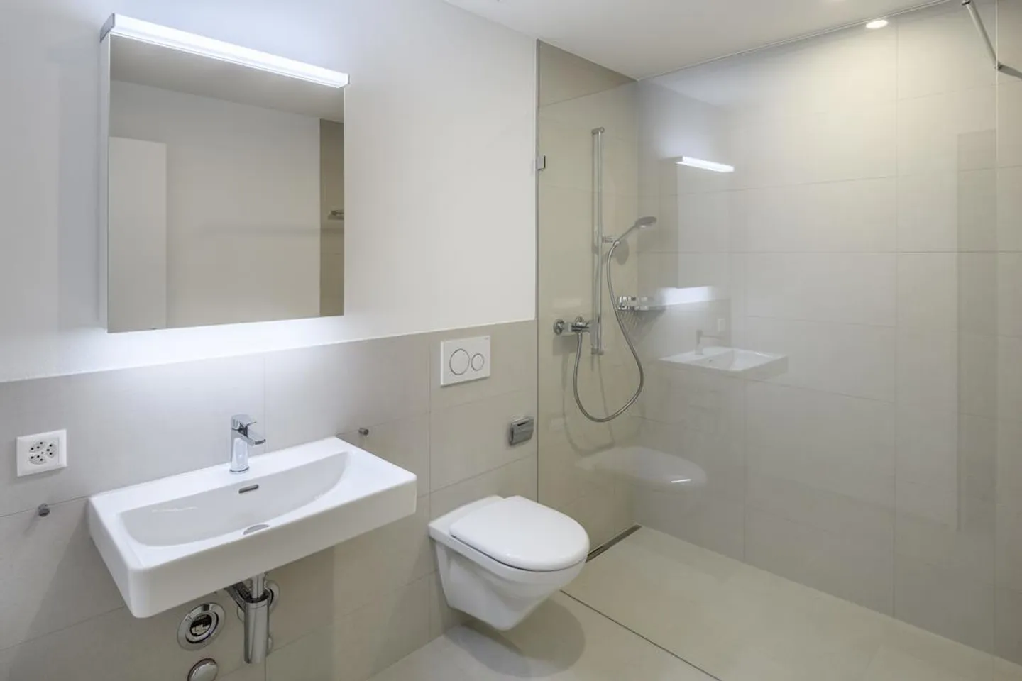 Appartement 2,5 pièces attrayant, situé au centre - Photo 3 sur 8