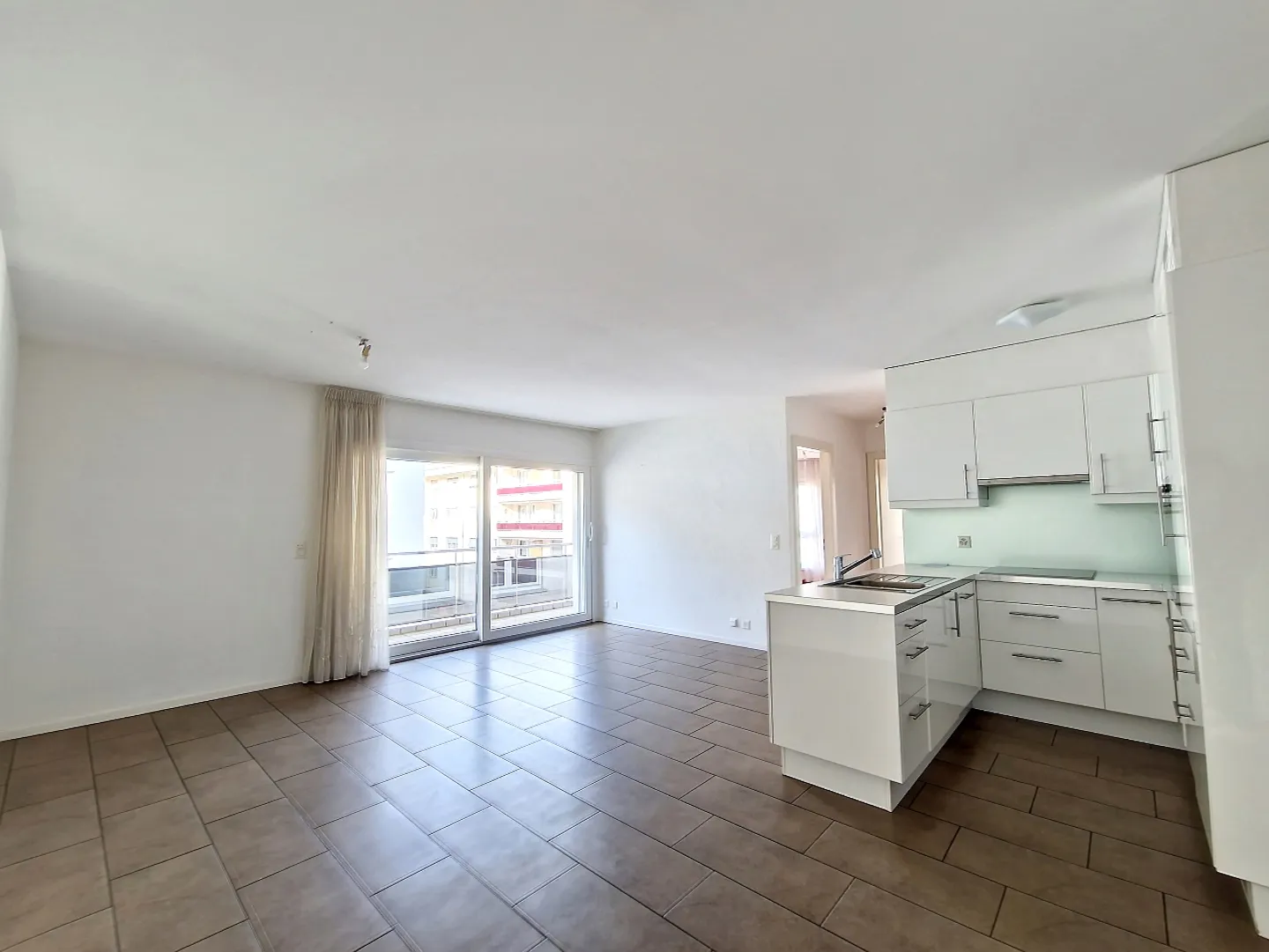 Magnifique appartement de 3,5 pièces avec balcon et vue imprenable à Sion - Photo 3 sur 15