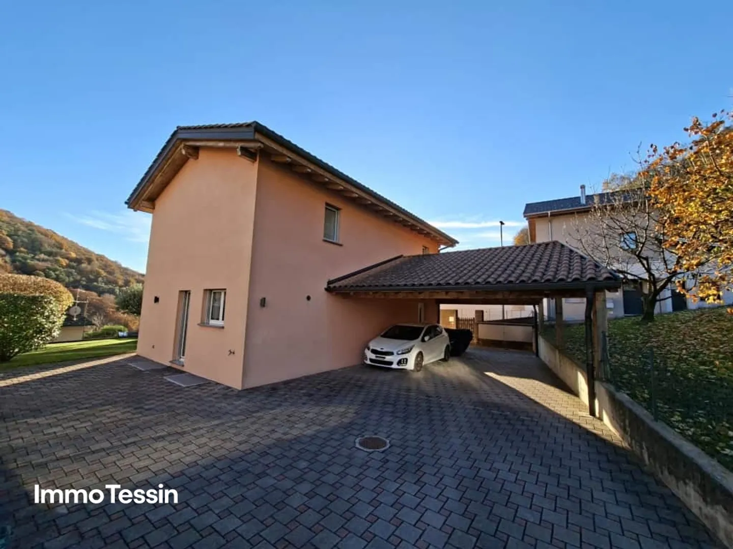 Well-maintained house with plenty of living comfort, terrace, garden, and several parking spaces in a quiet and sunny location in the countryside - Photo 5 of 13