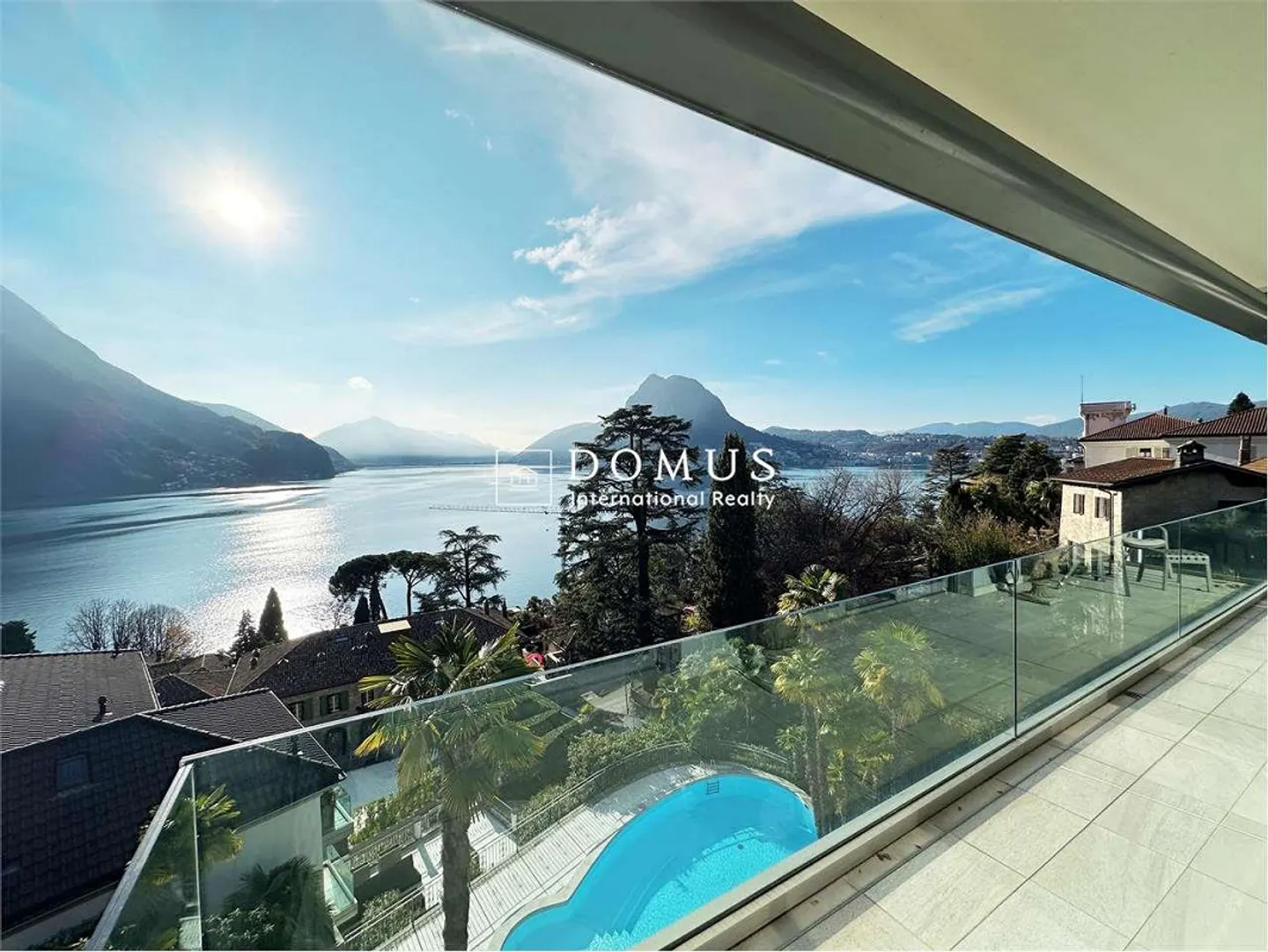 Spectacular Penthouse 4.5 Rooms with Lake View - Photo 2 of 13