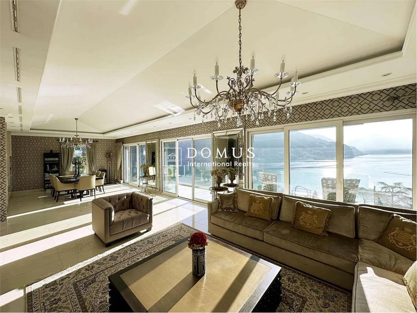 Spectacular Penthouse 4.5 Rooms with Lake View - Photo 4 of 13