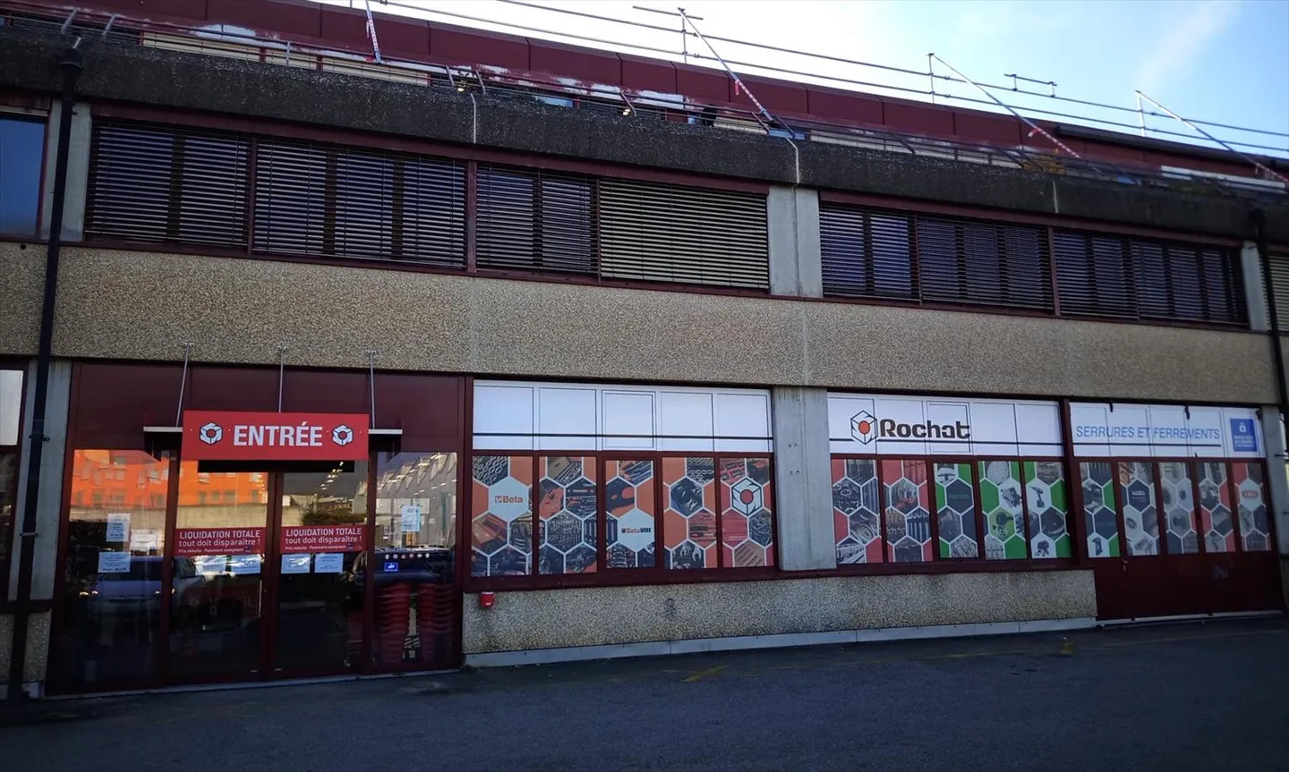 SPAZIO COMMERCIALE NEL CENTRO ARTIGIANALE - Foto 2 di 12