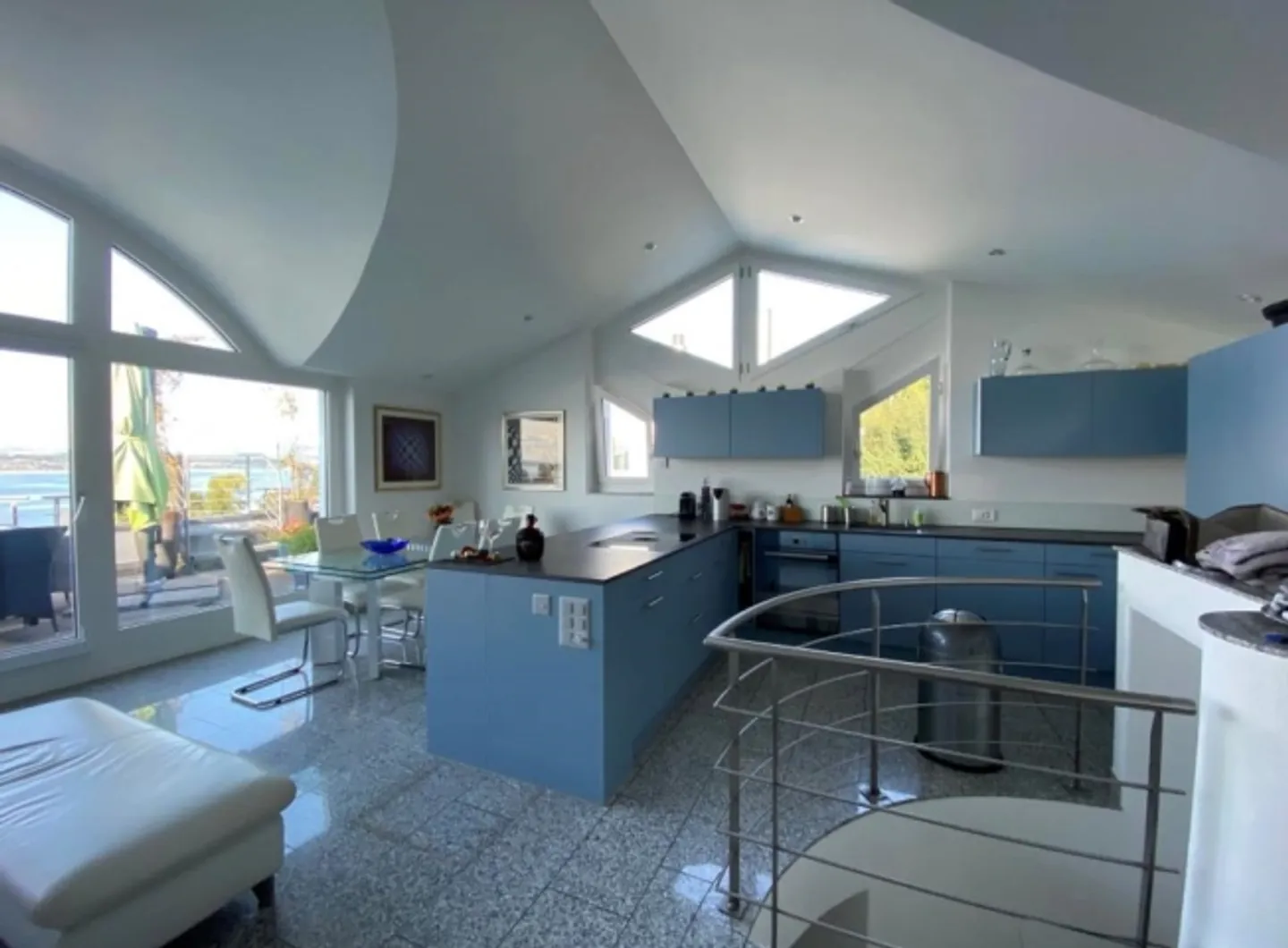 «ARREDATO, TEMPORANEO: Appartamento duplex 3.5 locali con vista panoramica» - Foto 3 di 10