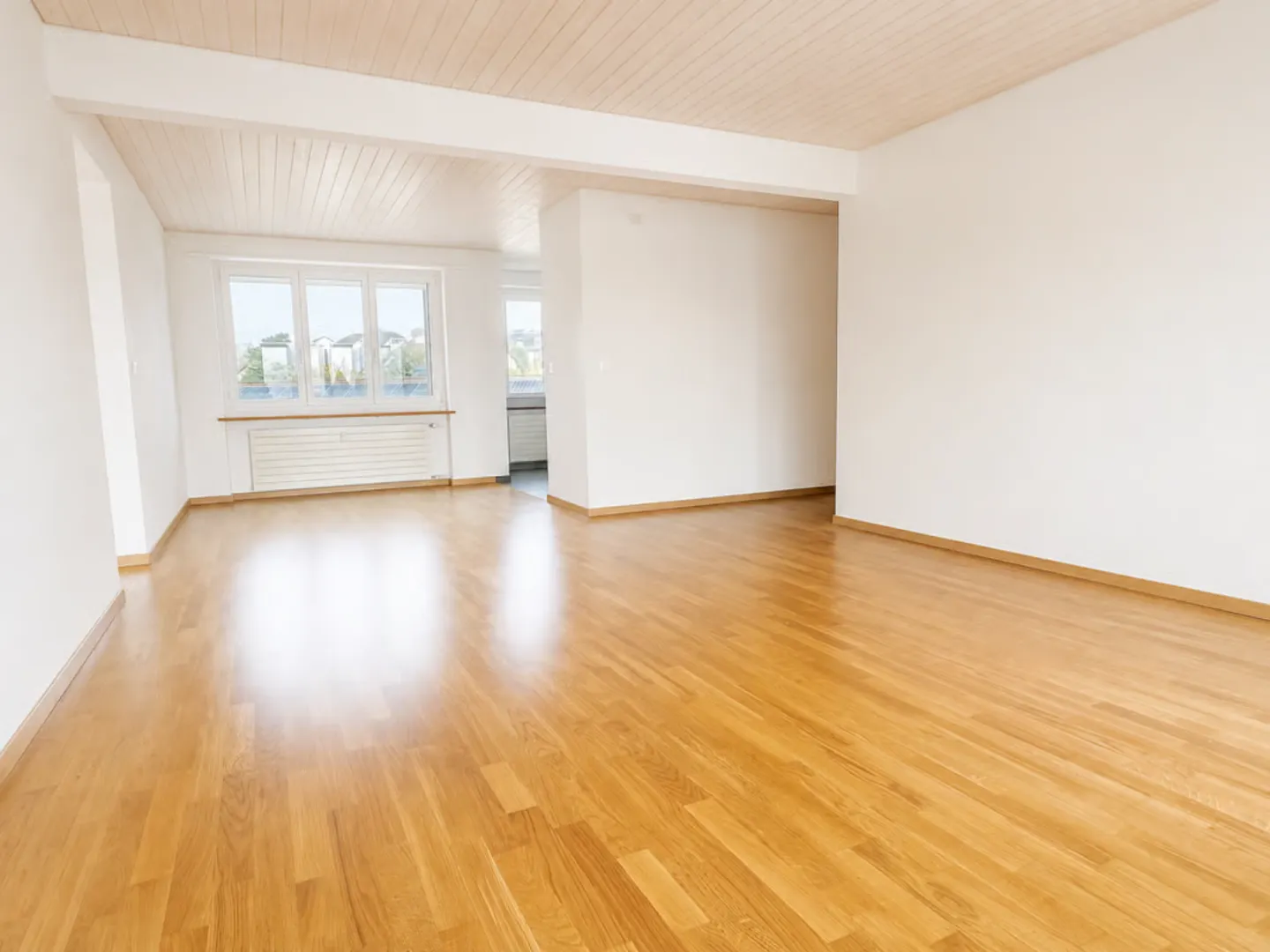 Geräumige 4.5 Zimmer-Wohnung mit grossen Balkon - Foto 2 di 9