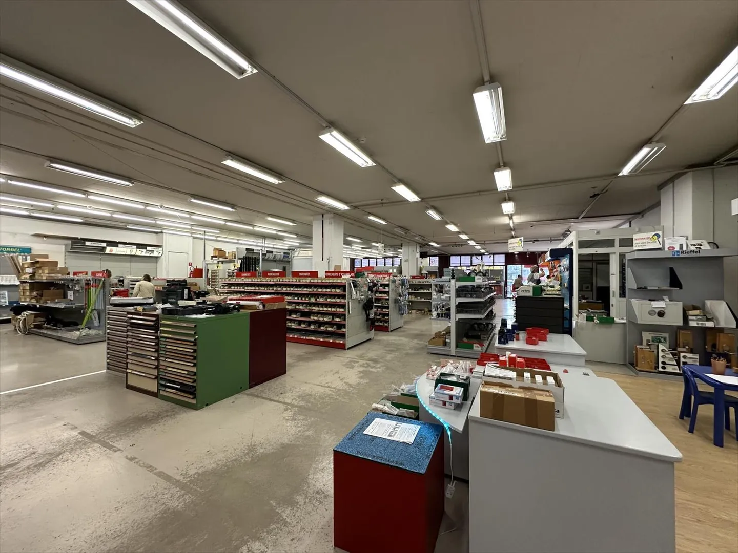 SPAZIO COMMERCIALE NEL CENTRO ARTIGIANALE - Foto 10 di 12