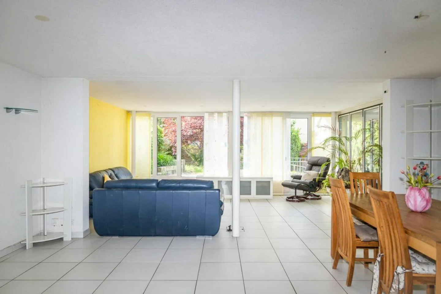 Beaucoup d'espace dans la maison - Photo 3 sur 14