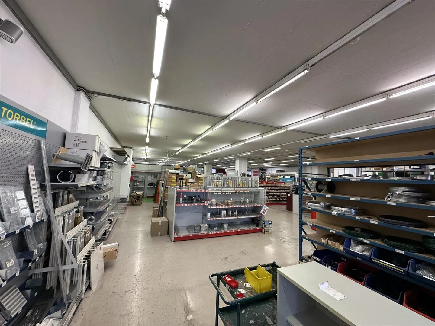 SPAZIO COMMERCIALE NEL CENTRO ARTIGIANALE - Foto 11 di 12