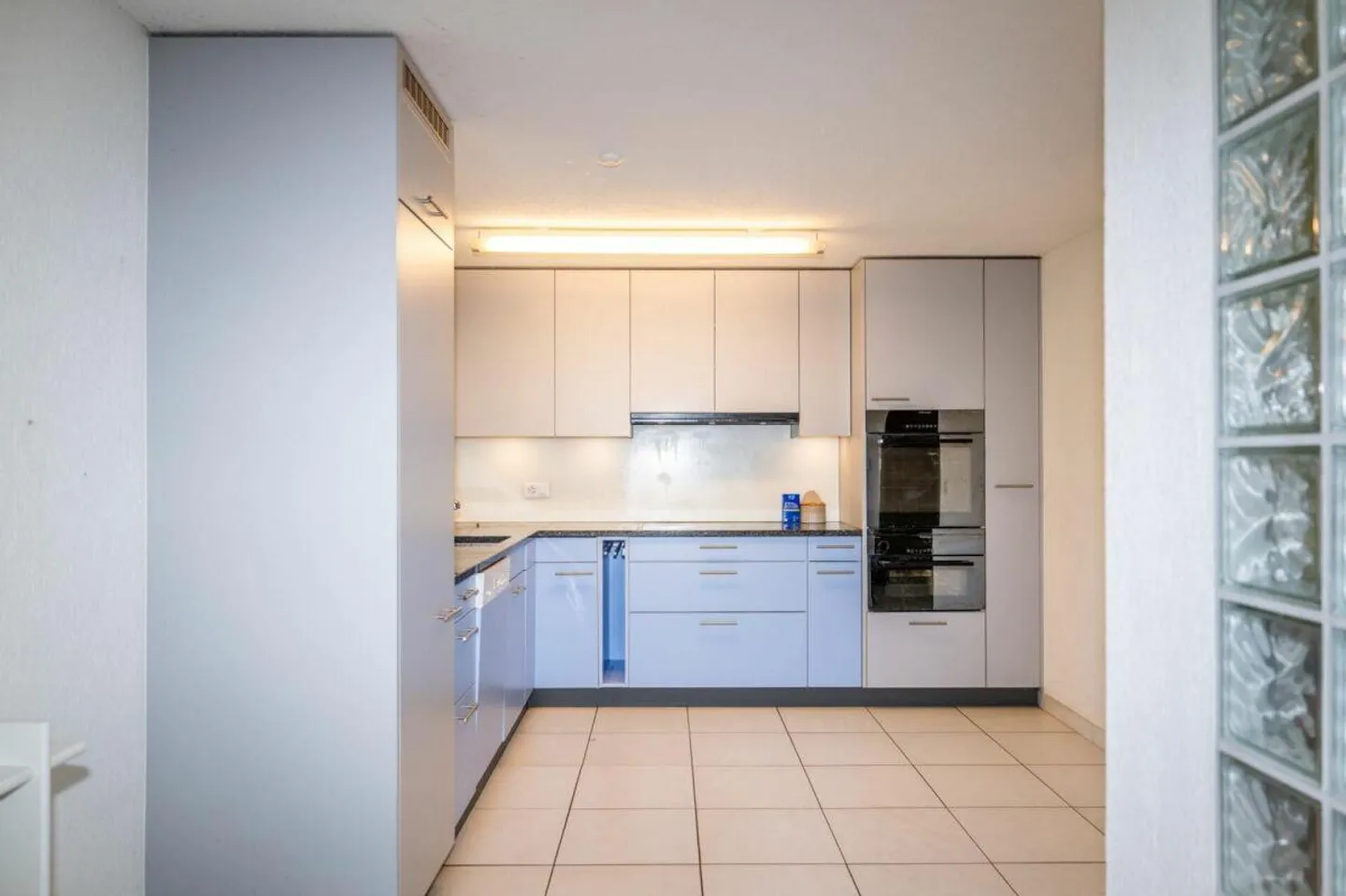 Beaucoup d'espace dans la maison - Photo 2 sur 14